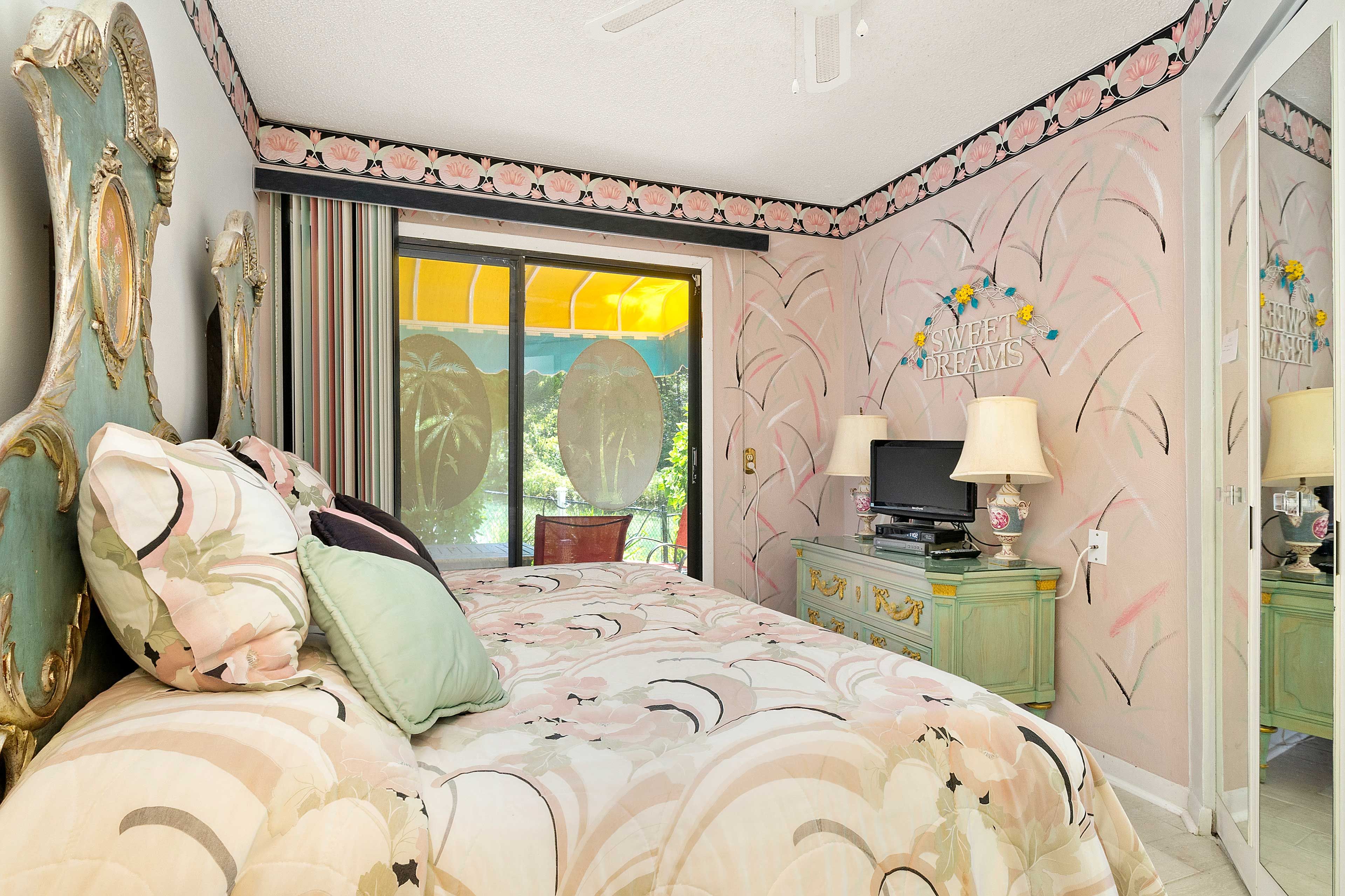 Bedroom 1 | Queen Bed | Linens Provided | Central A/C & Heat | Cable TV