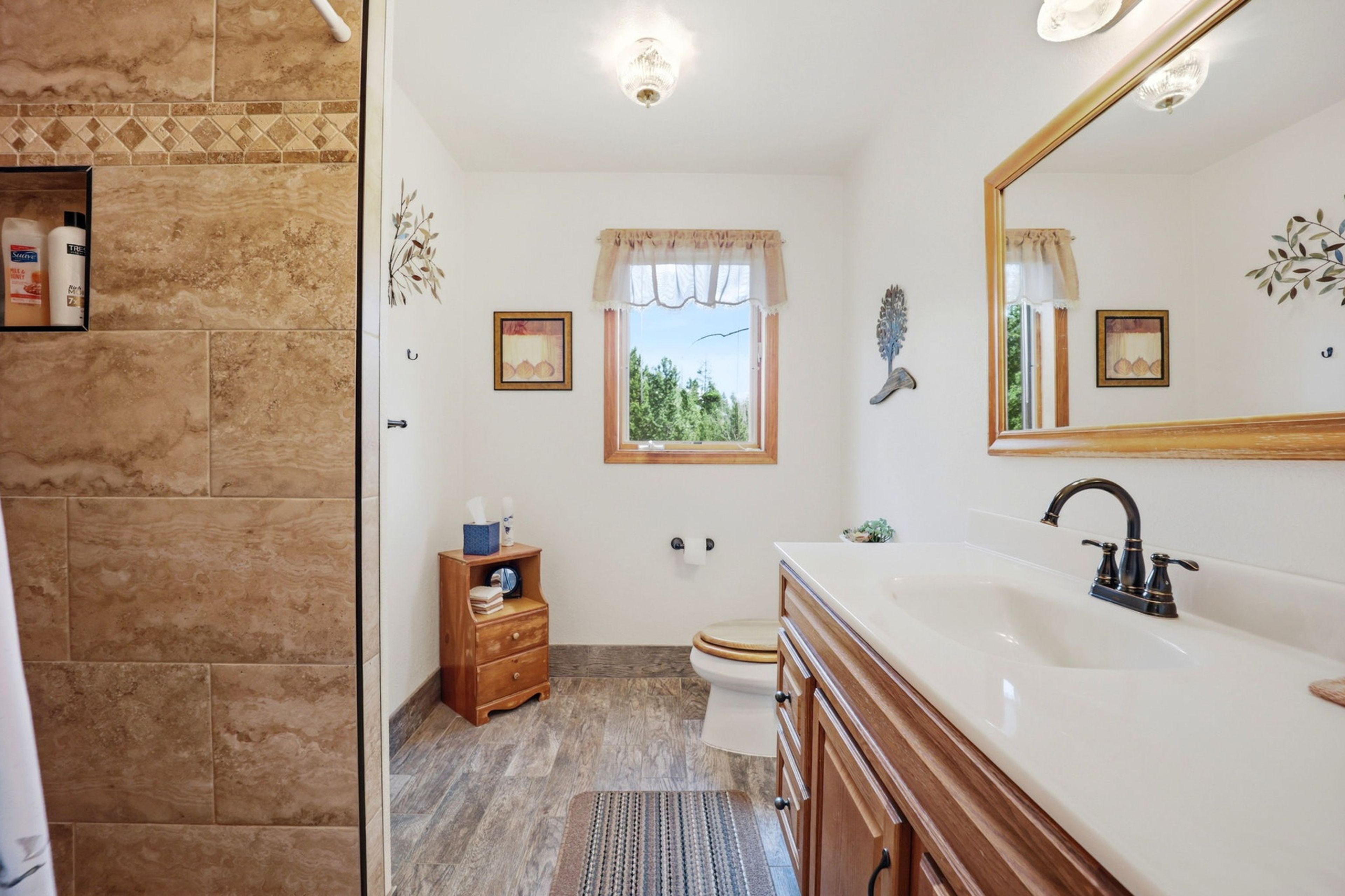 Full Bathroom | Towels & Linens Provided