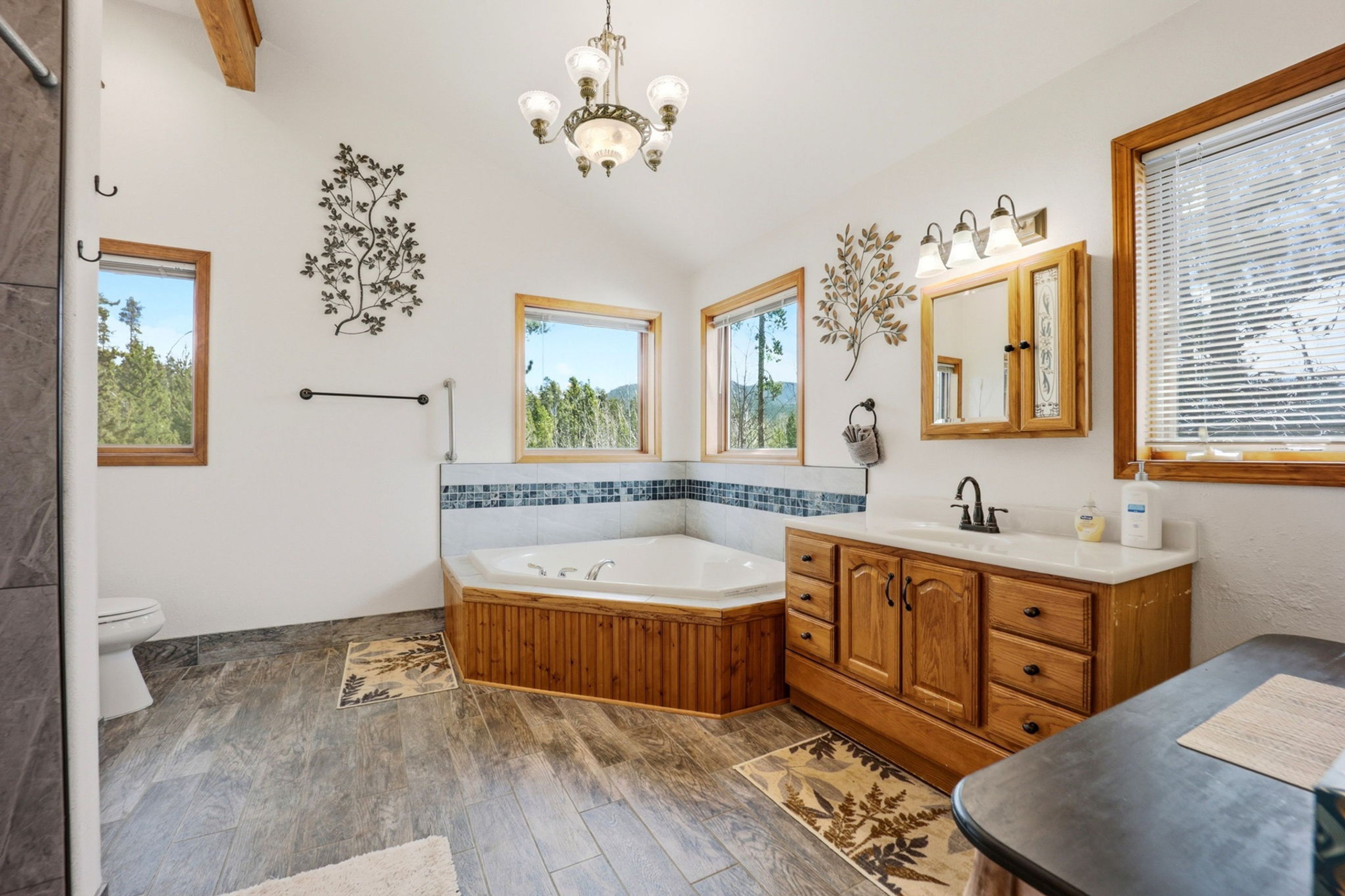 En-Suite Bathroom | Jetted Tub