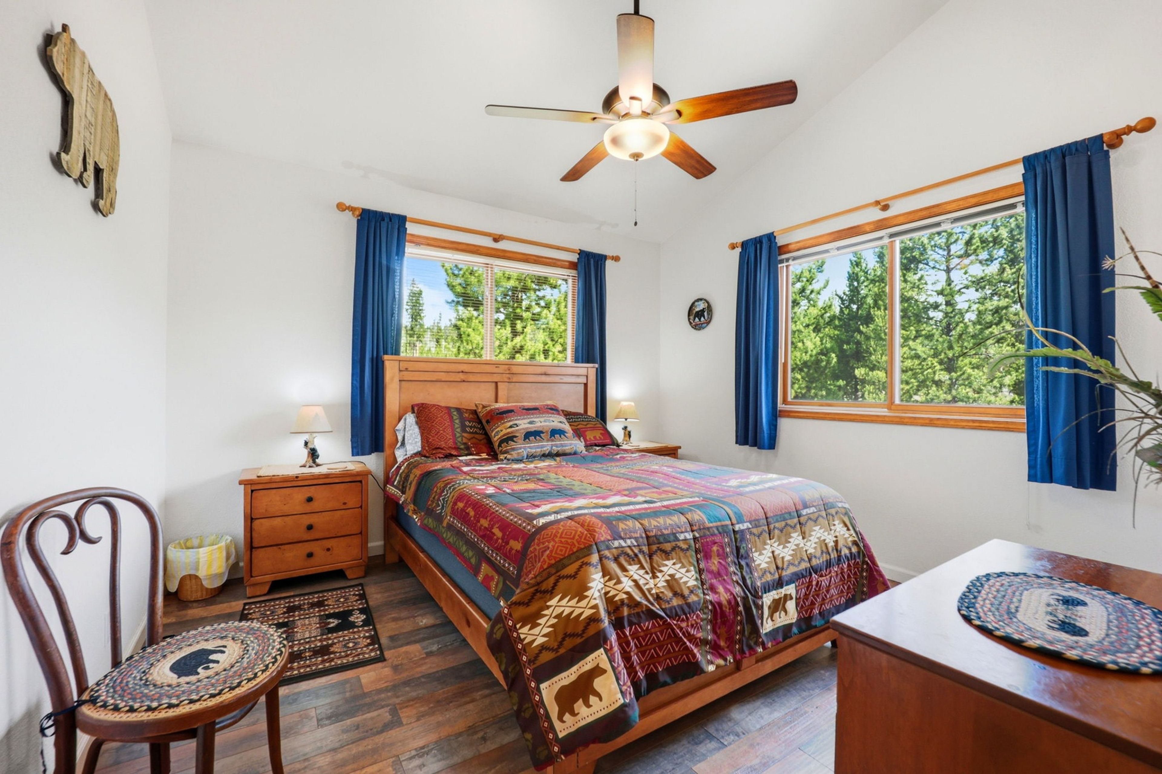 Bedroom 2 | Queen Bed