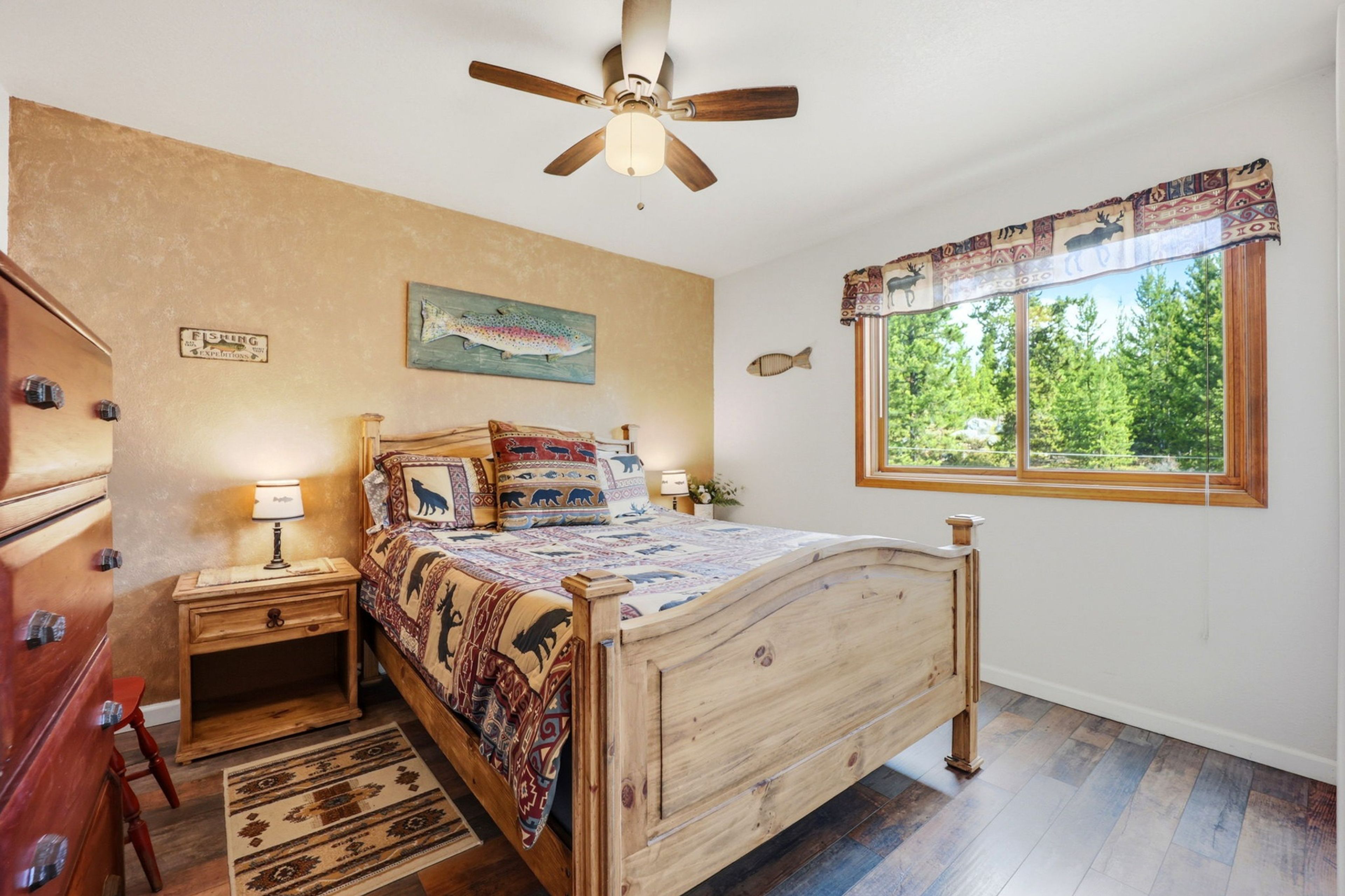 Bedroom 3 | Queen Bed