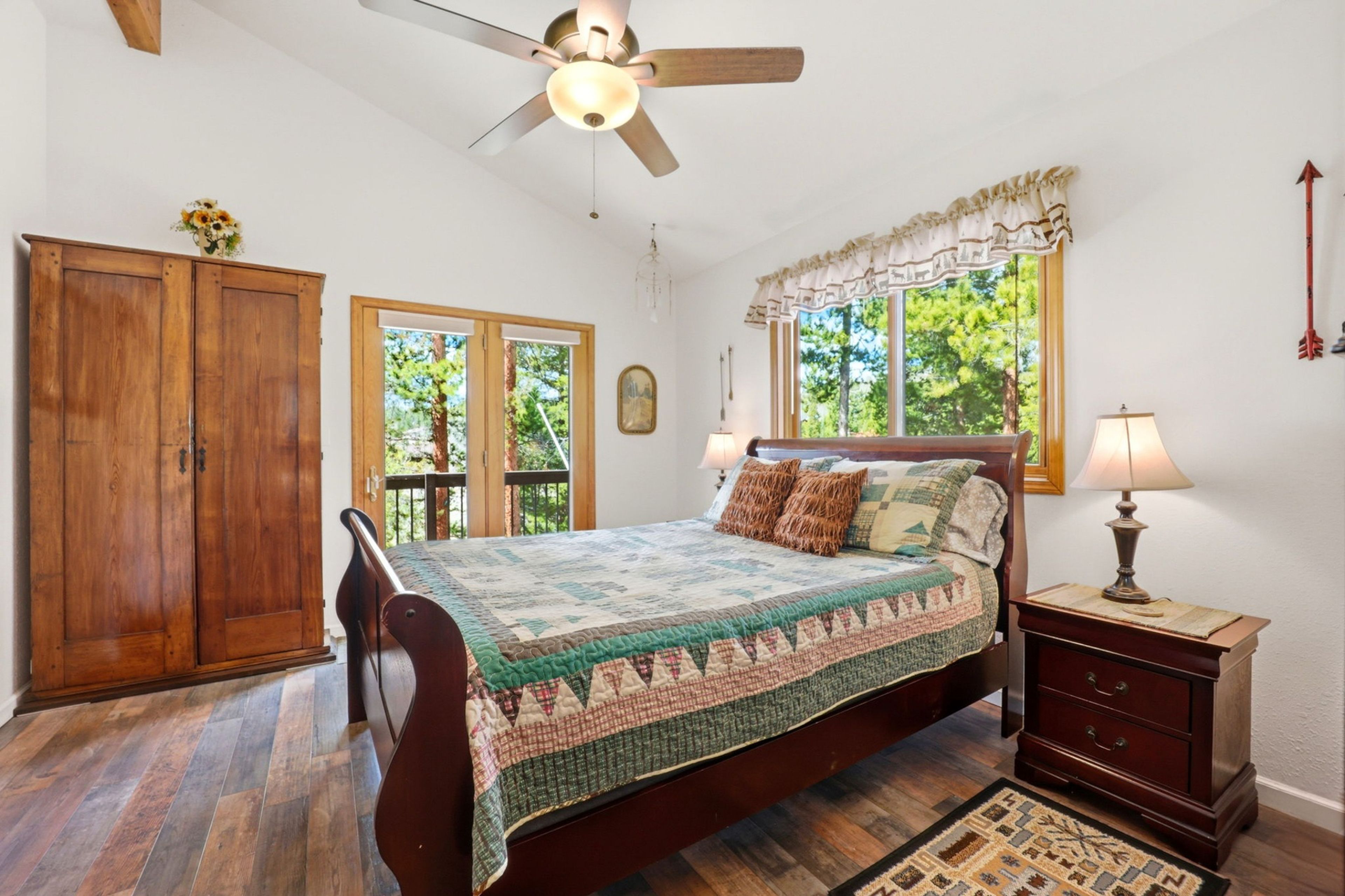 Bedroom 4 | Queen Bed