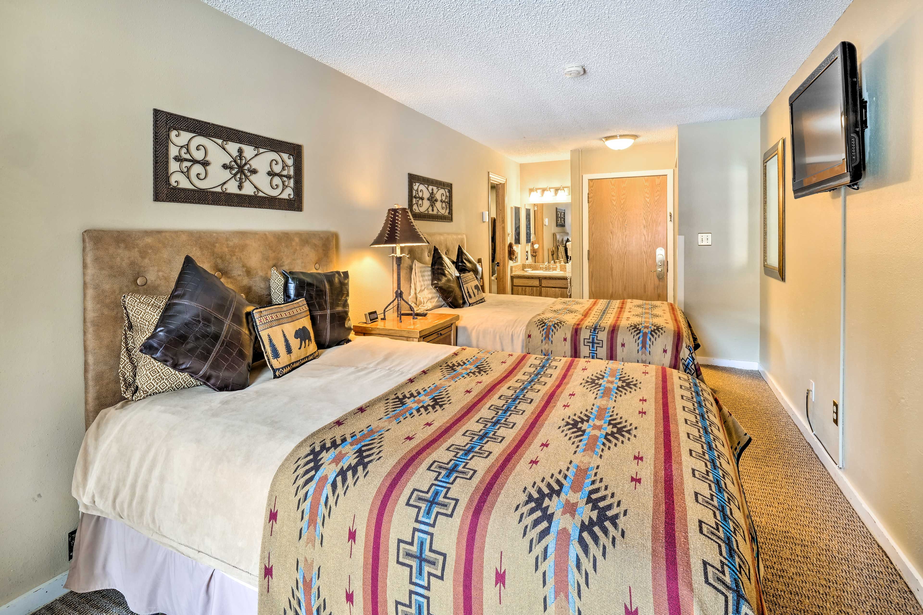 Bedroom | 2 Queen Beds