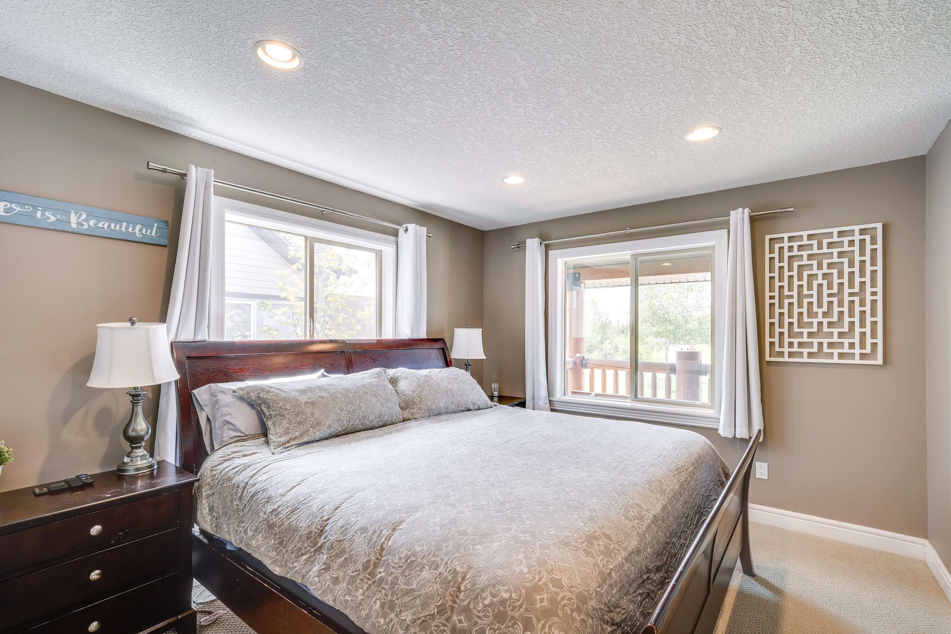 Bedroom 1 | King Bed | Gas Fireplace | Linens Provided | En-Suite Bathroom