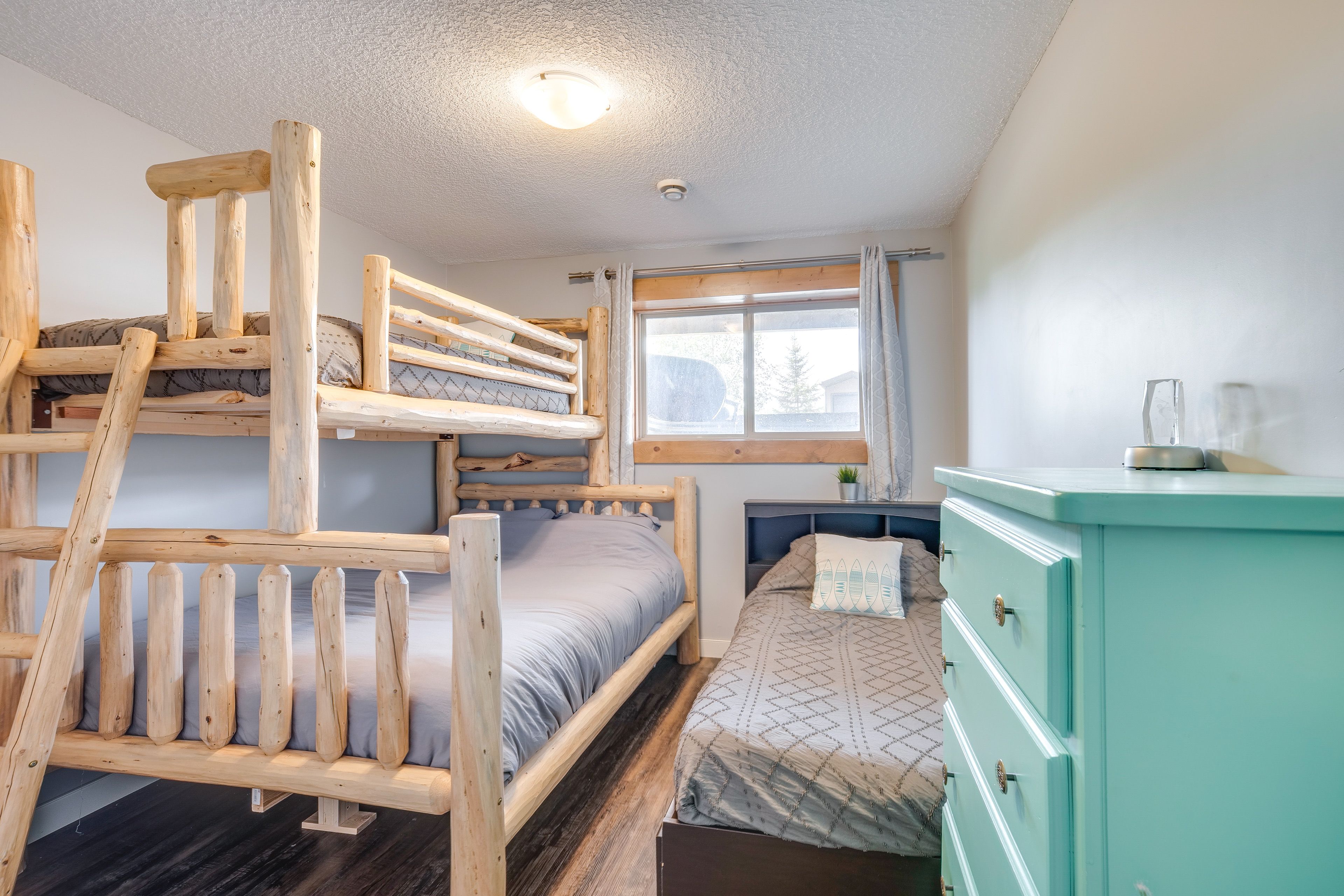 Bedroom 3 | Twin/Queen Bunk Bed | Twin Bed