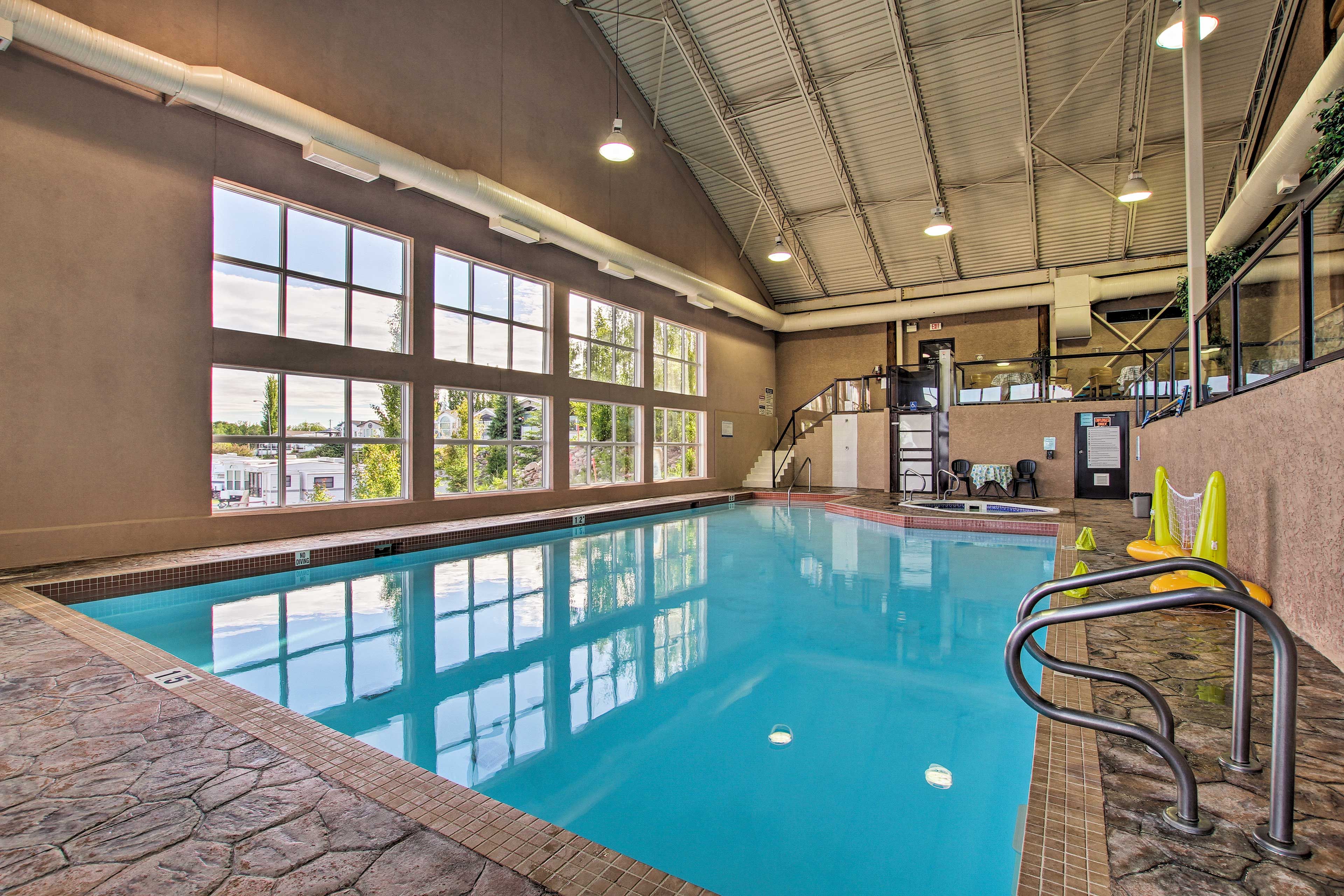 Seasonal Community Pool (Open April 15-End of Thanksgiving Day Weekend)