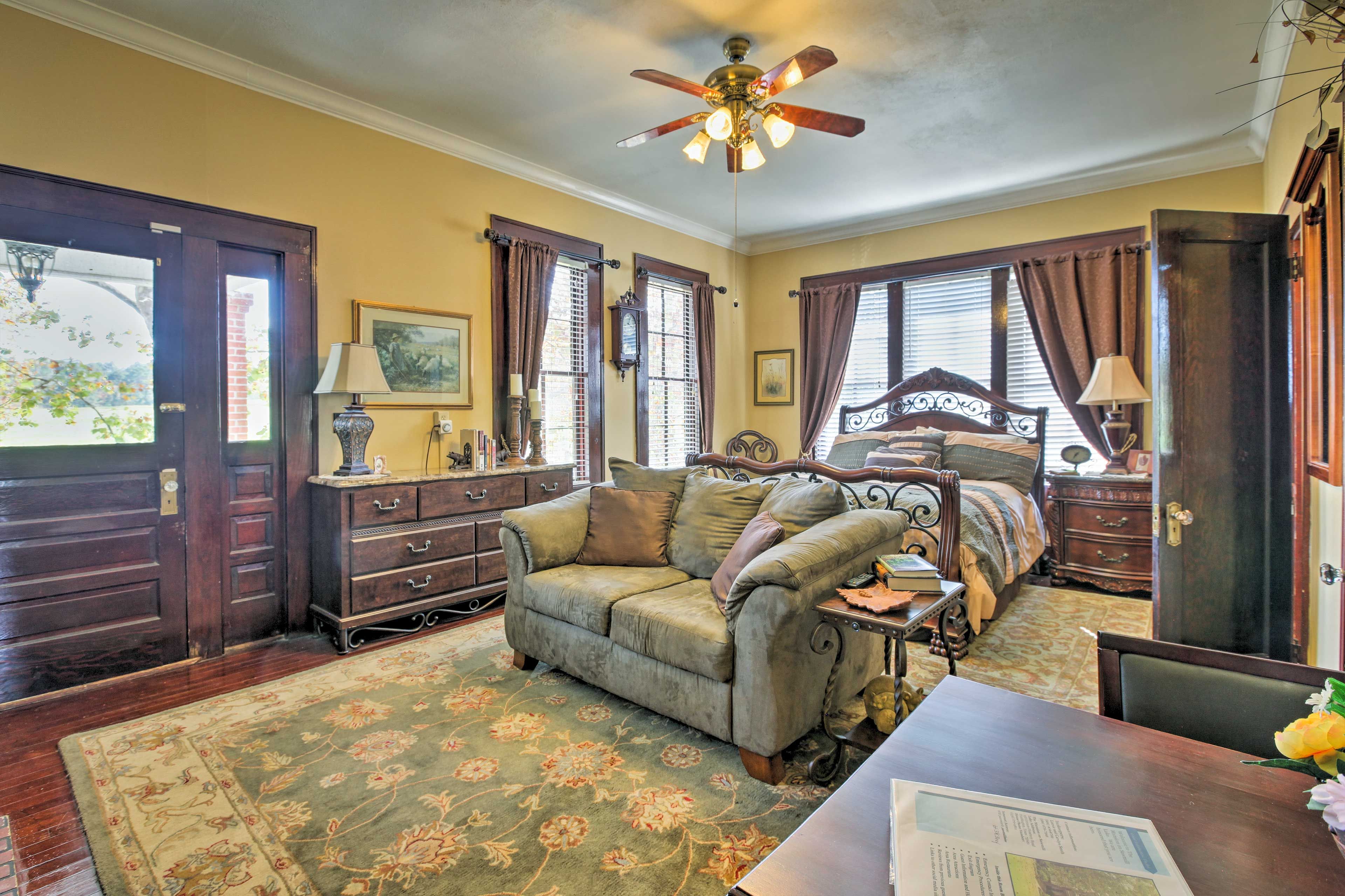 Bedroom 4 | Queen Bed