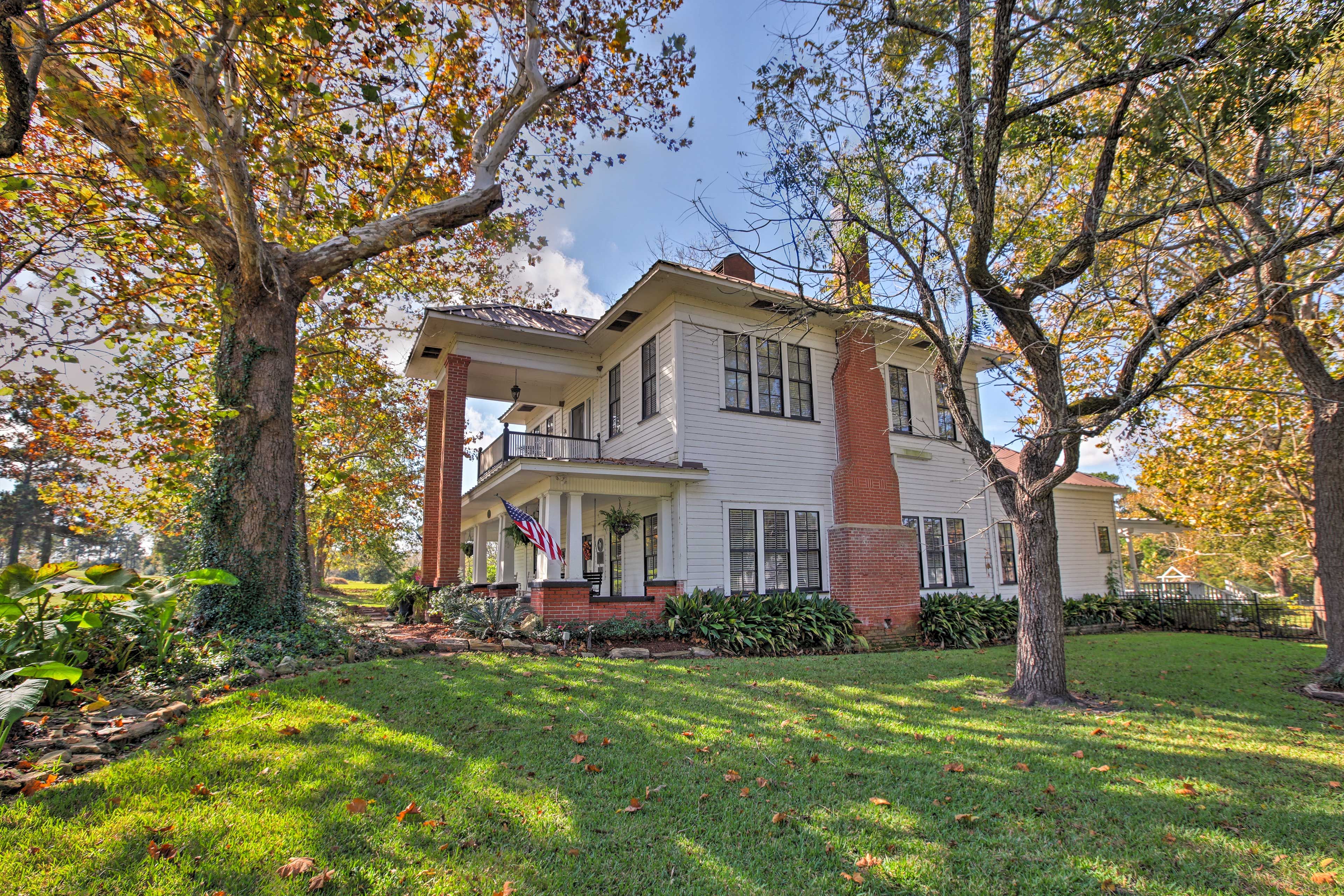 Huntington Vacation Rental | 4BR | 3BA | 5,000 Sq Ft | Step-Free Entry