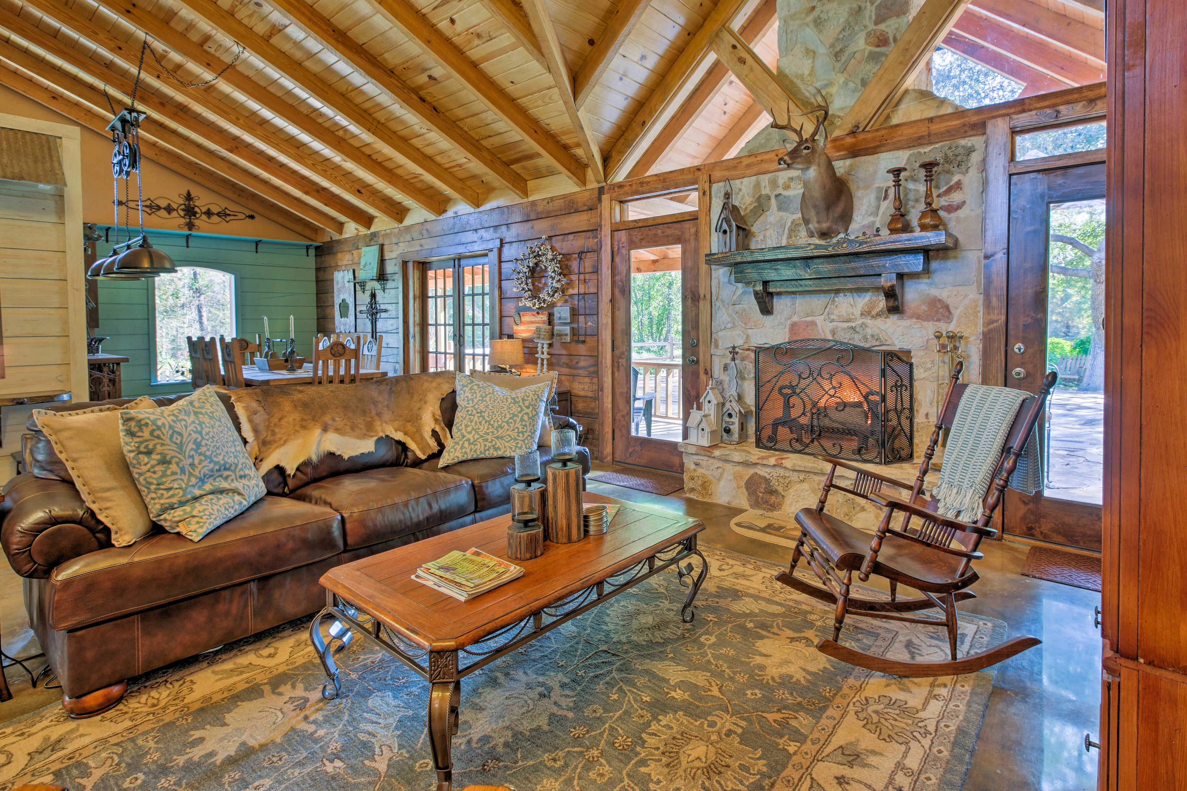 Living Room | Fireplace | Flat-Screen TV w/ Satellite
