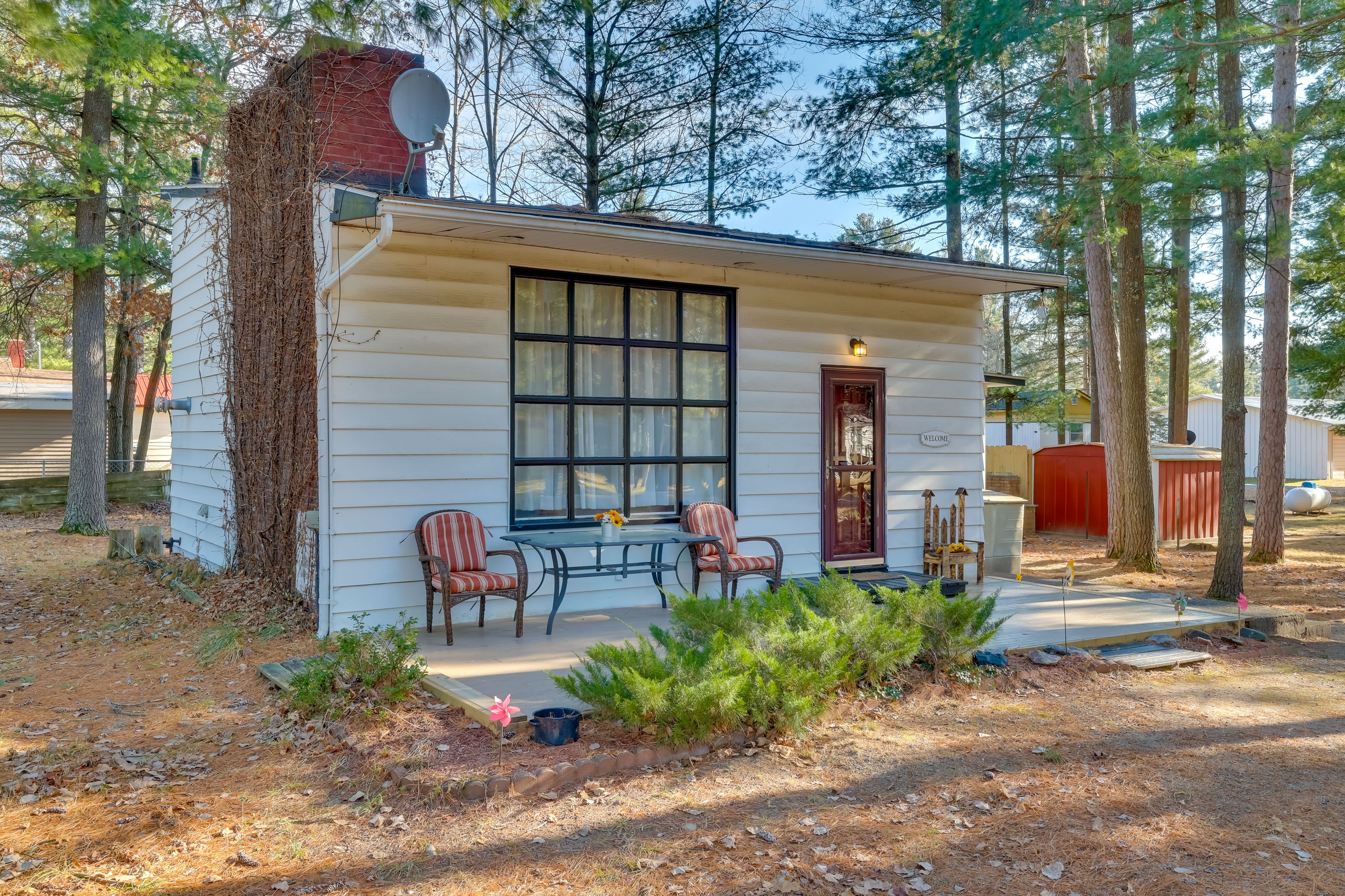 Exterior | Parking | Driveway (2 Vehicles) | Trailers Welcome