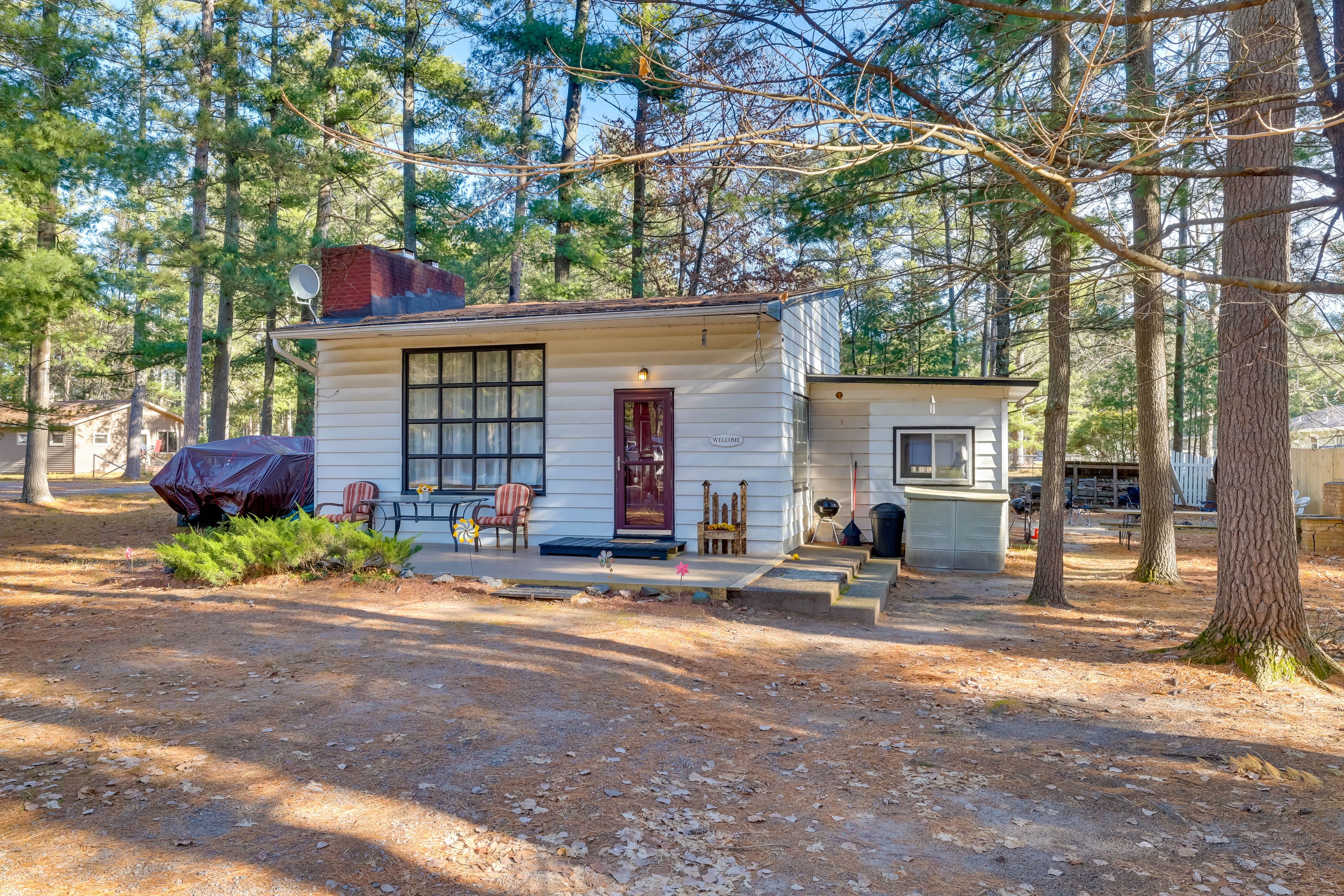 Hatfield Vacation Rental | 2BR | 1BA | 600 Sq Ft | Steps Required