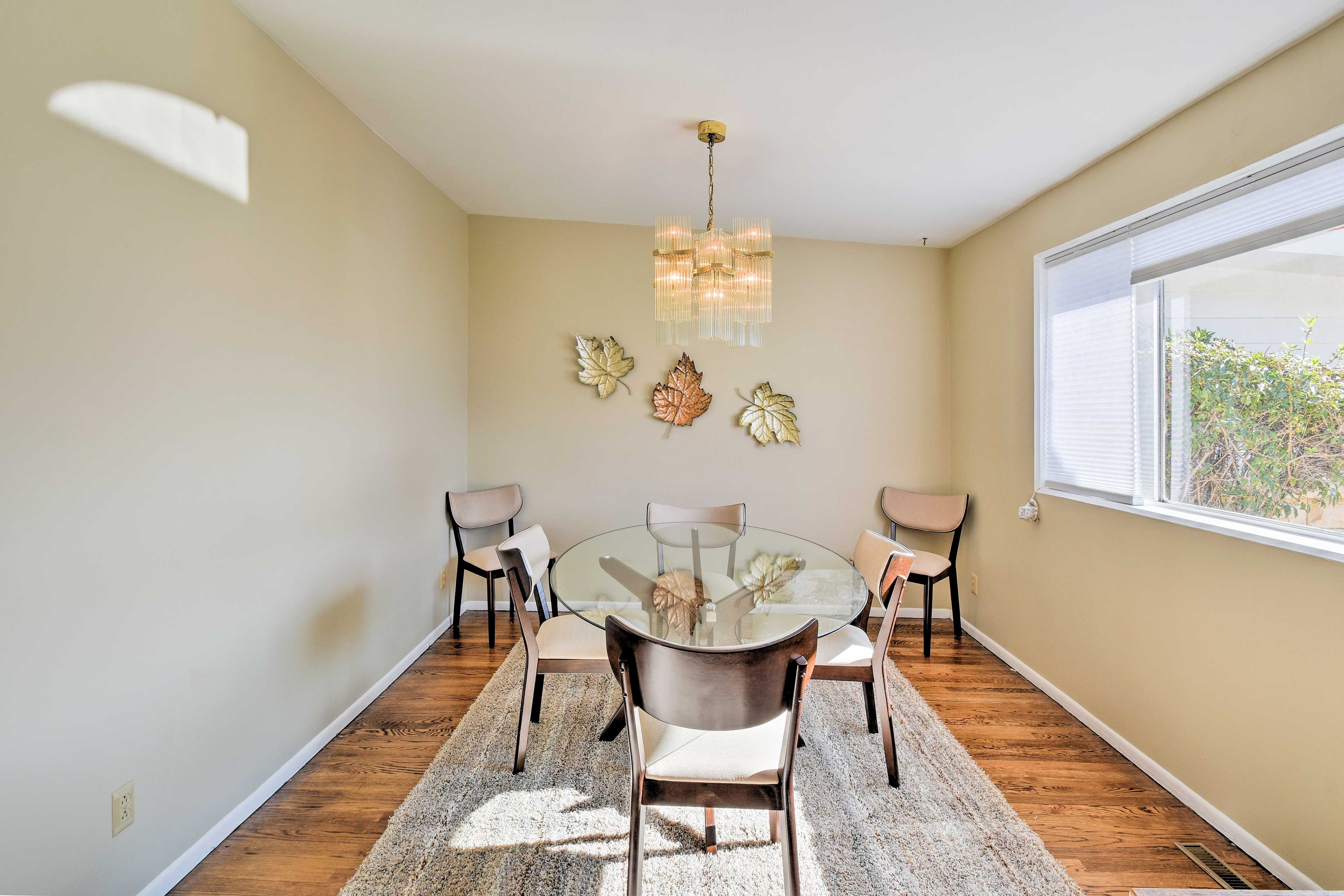 Dining Area | Dishware & Flatware Provided