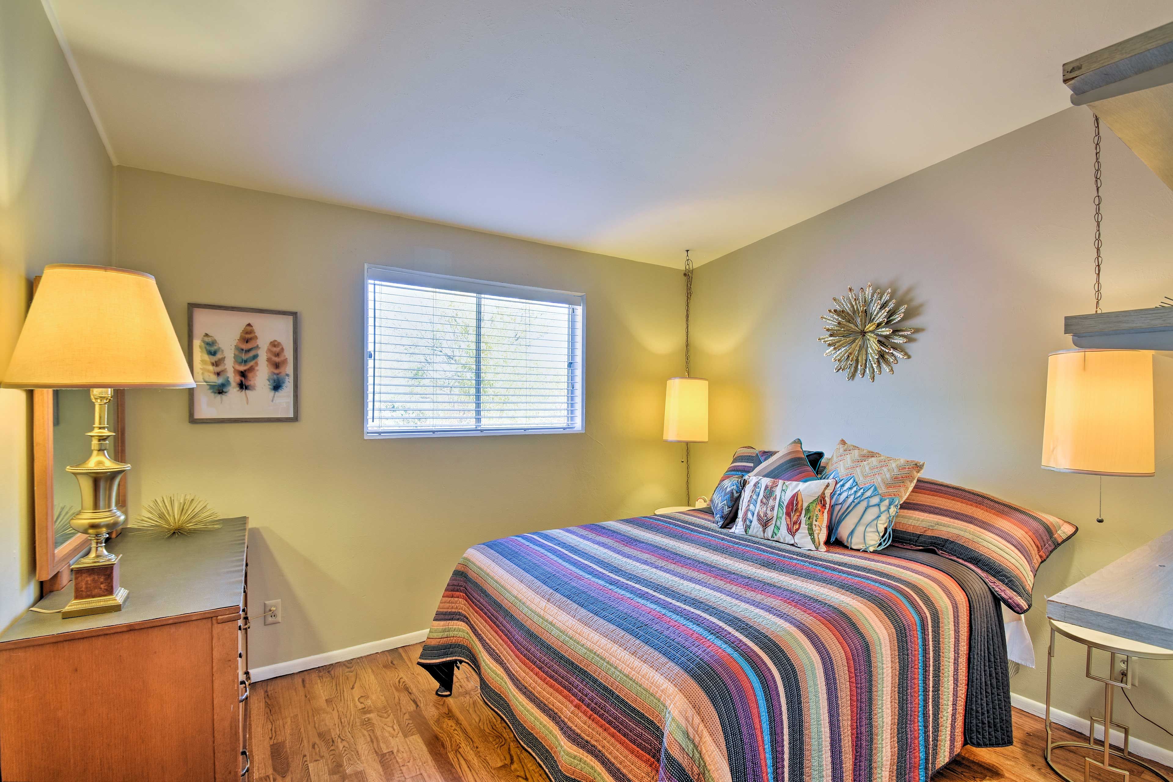 Bedroom 2 | Queen Bed