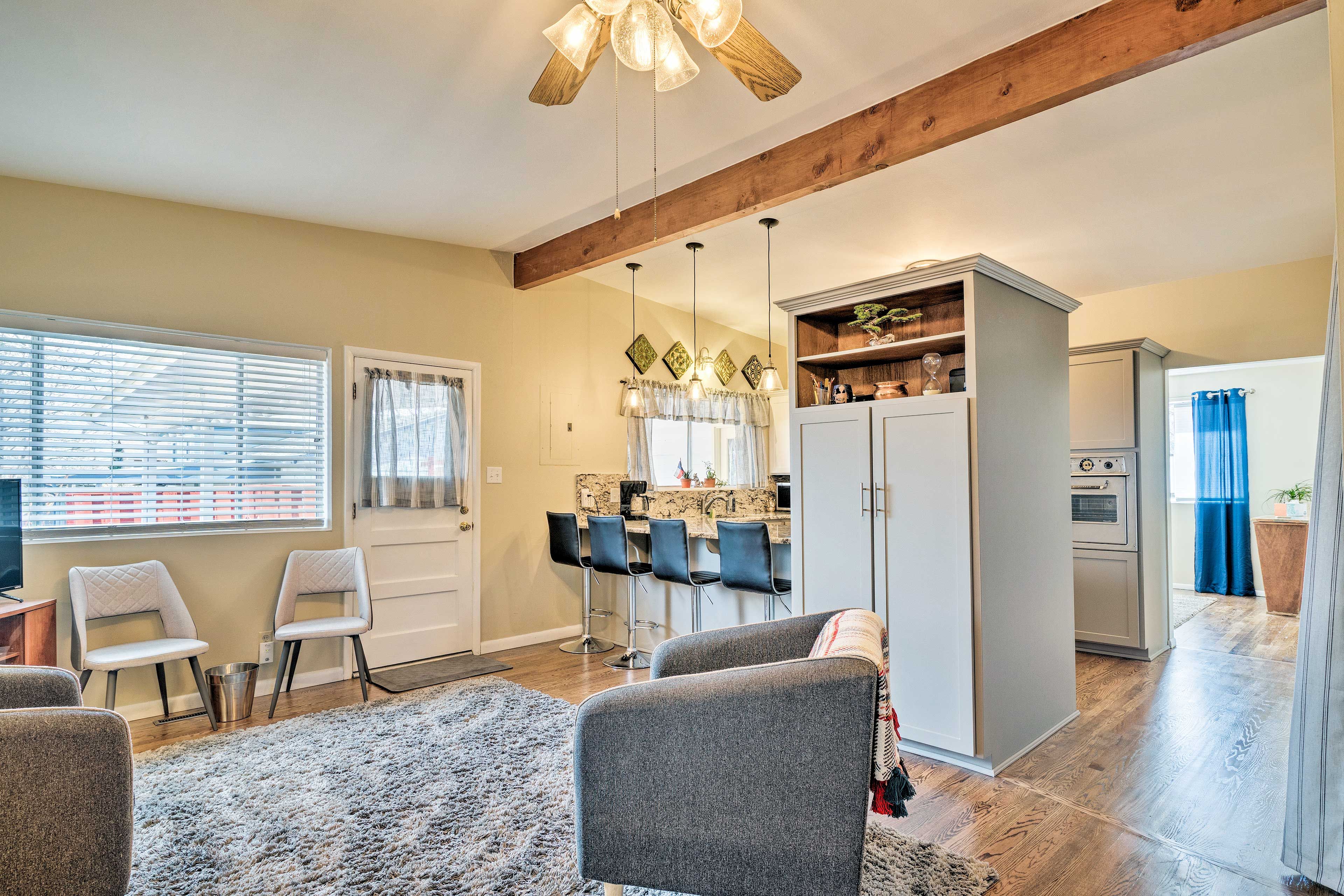 Kitchen | Cooking Basics | Coffee Maker | Breakfast Bar