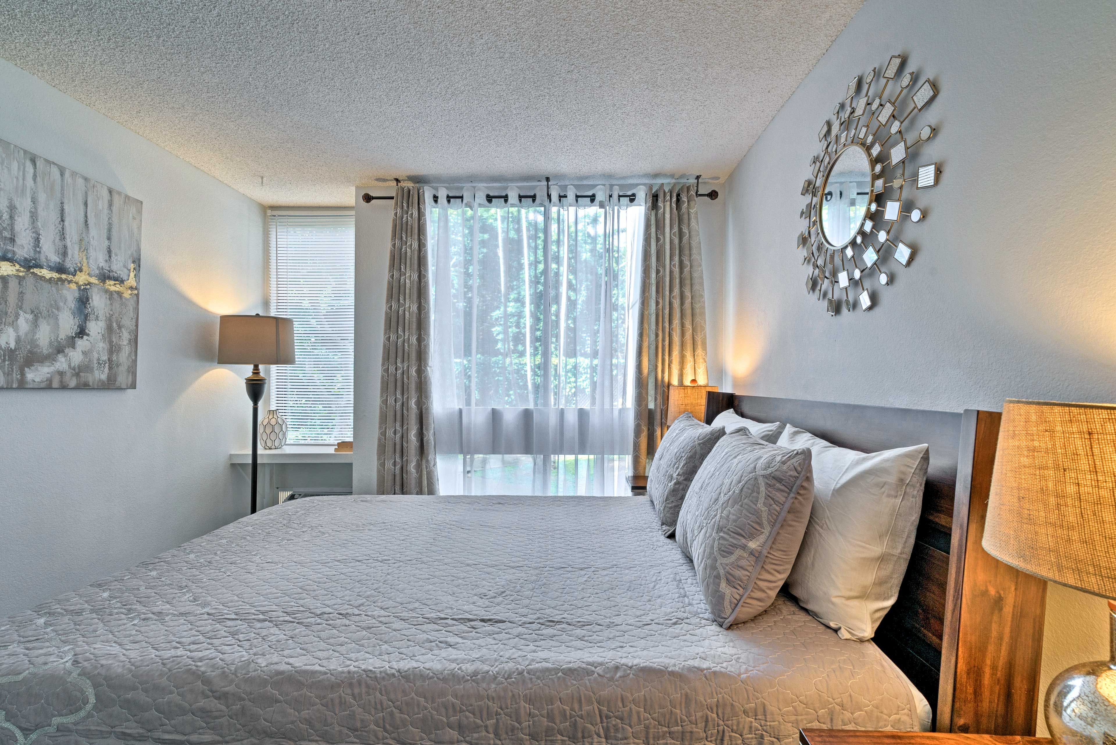 Bedroom | Queen Bed