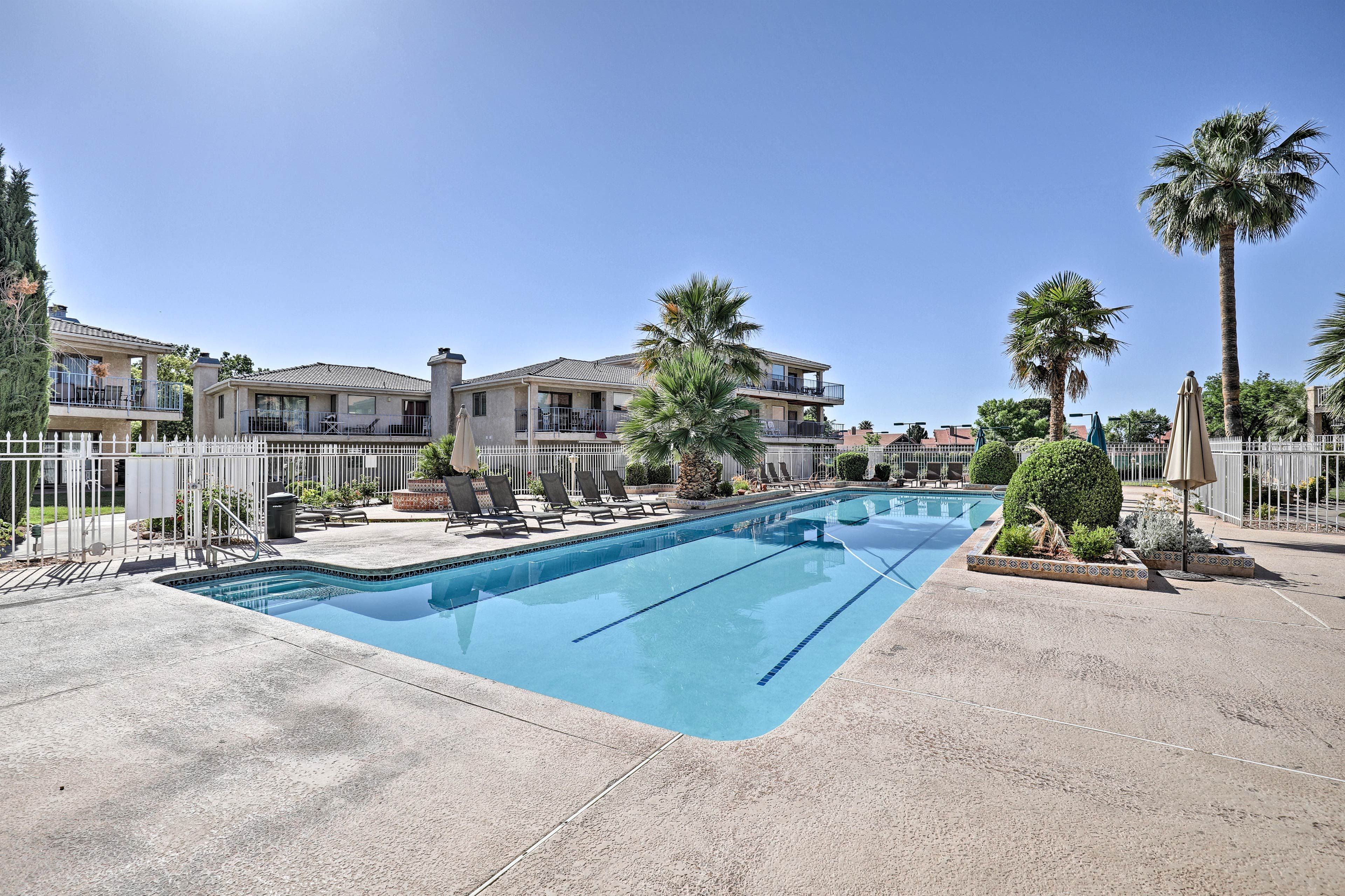 Community Amenities | Outdoor Pool