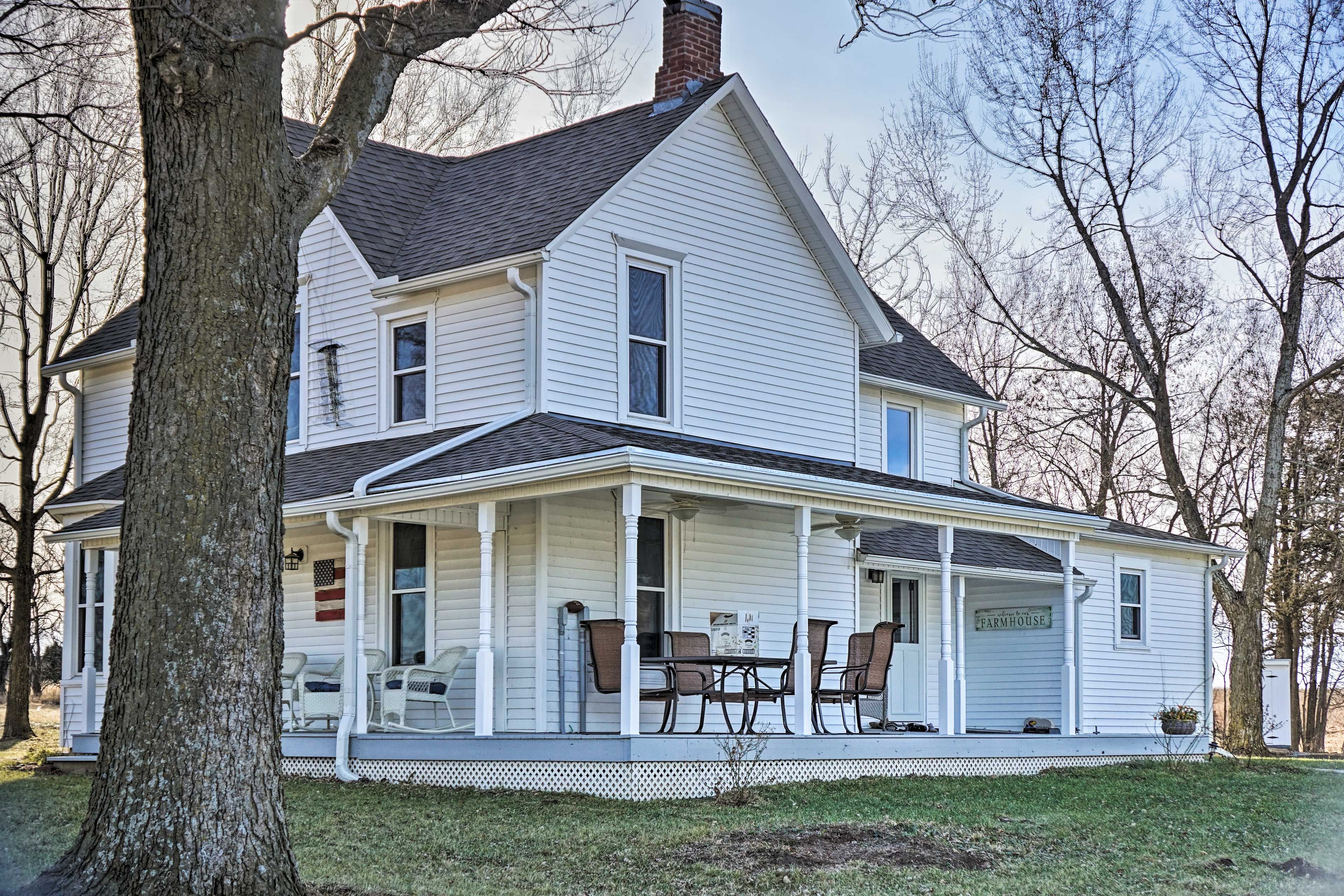 Lecompton Vacation Rental | 2BR | 2BA | 1,800 Sq Ft | Steps Required