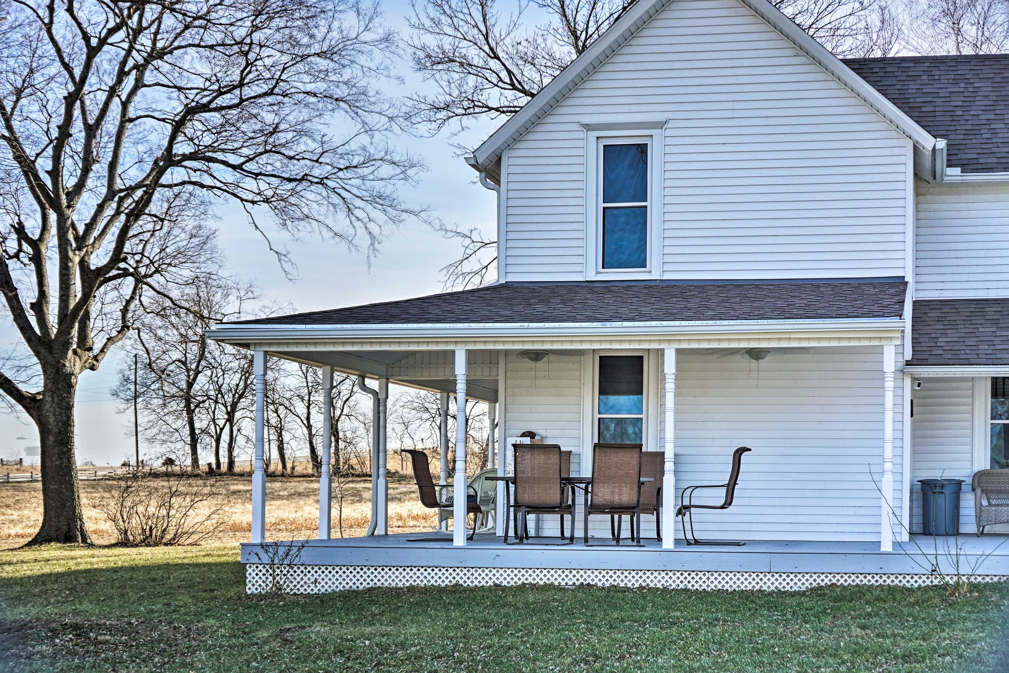 Covered Porch | Outdoor Dining