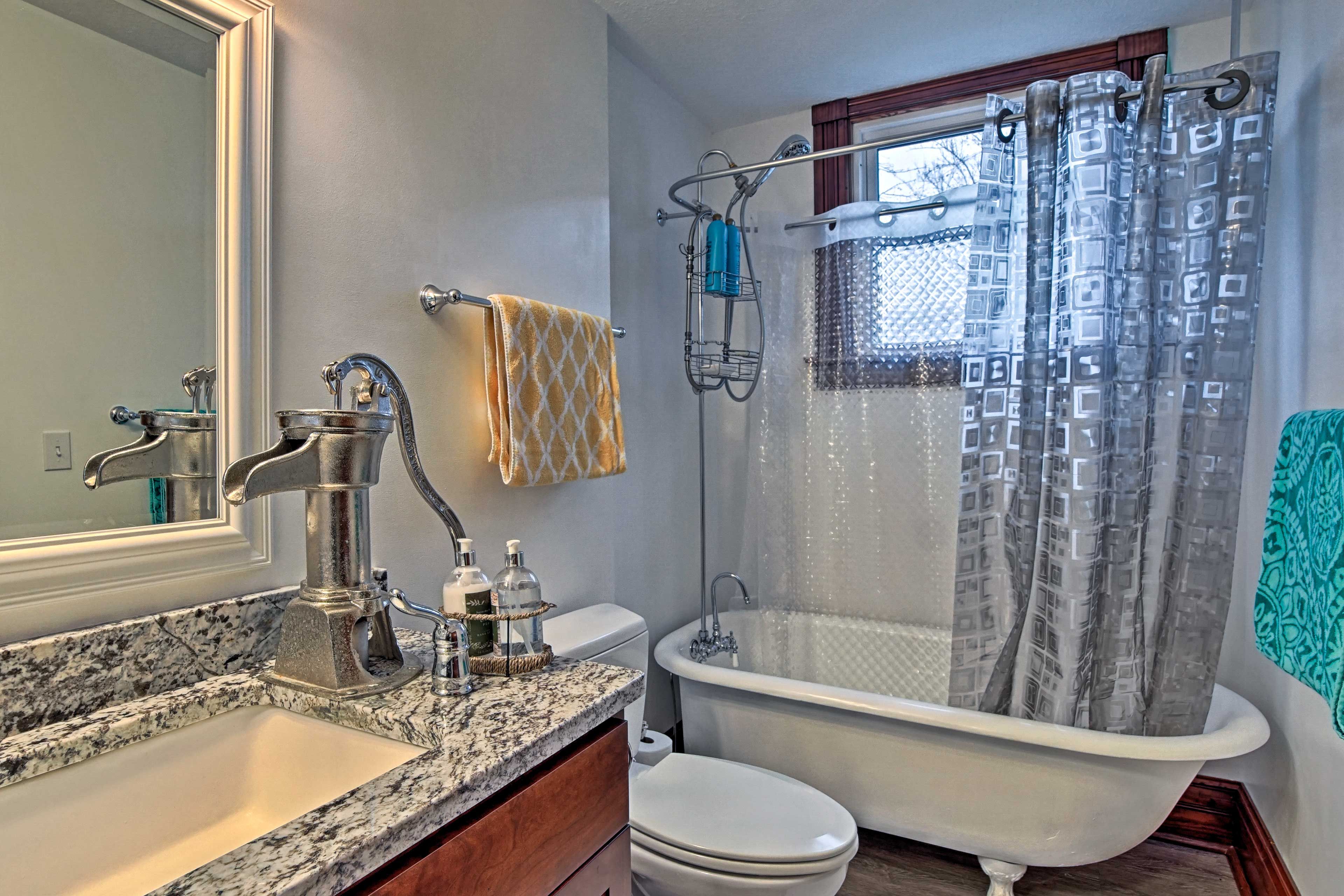 Full Bathroom | Toiletries Provided | 2nd Floor