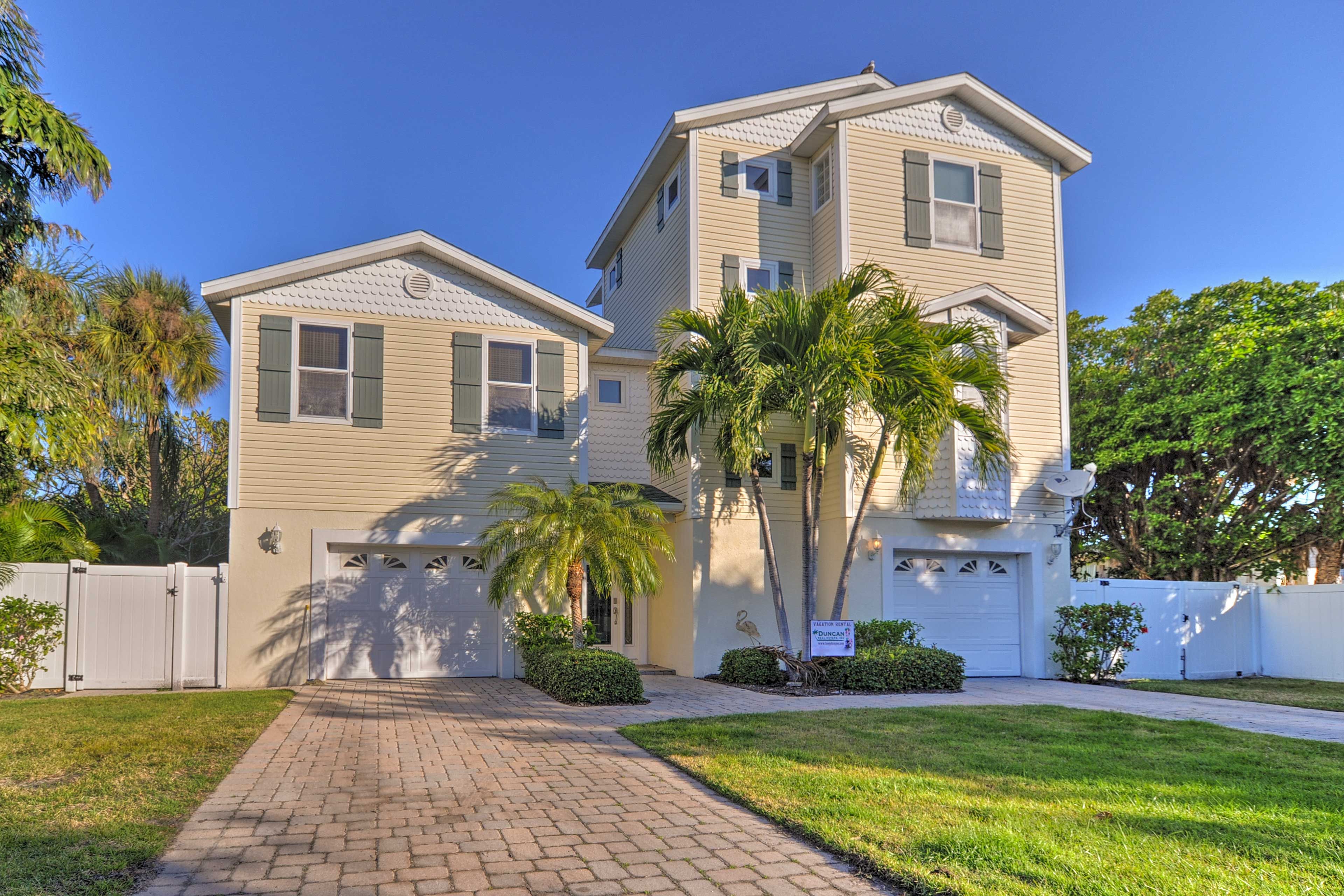 This luxury home boasts 3 bedrooms and 2.5 bathrooms to accommodate up to 8 guests.