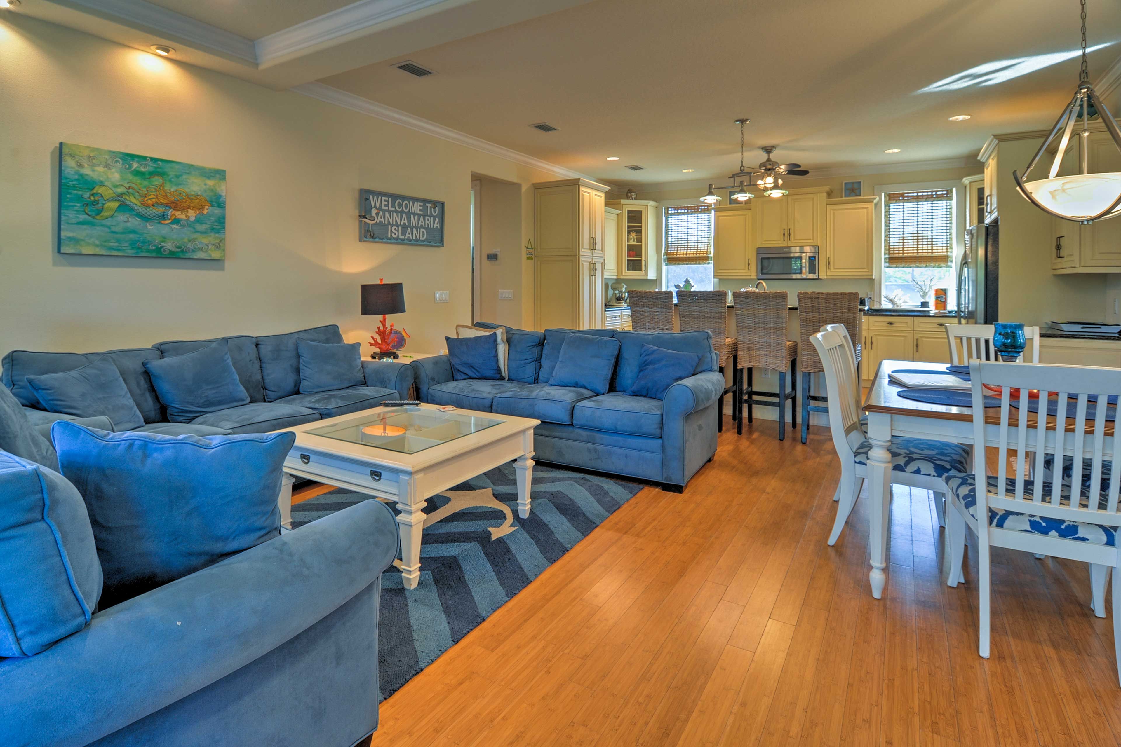 Take a seat at the breakfast bar set for 4 to keep the chef company while they cook.