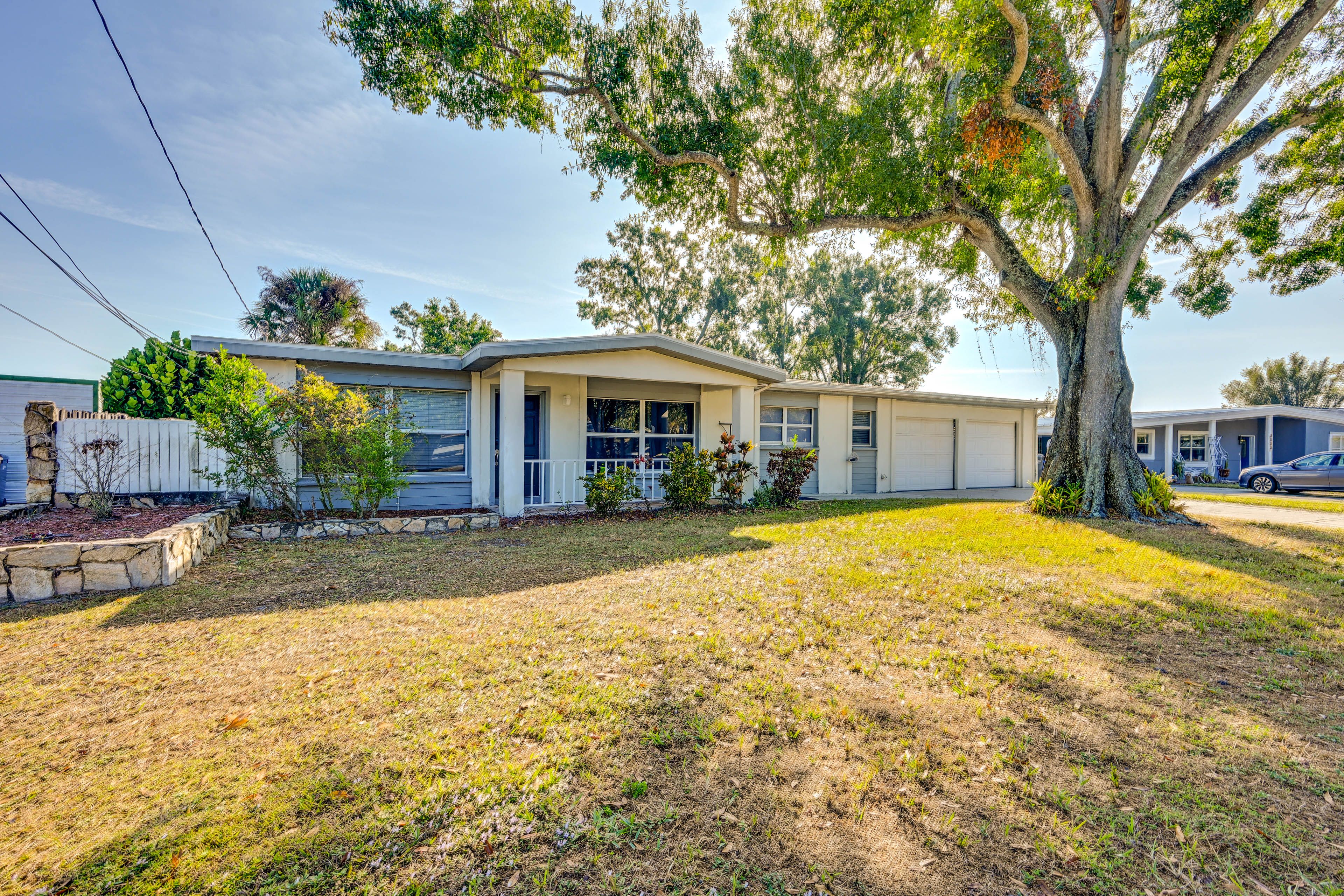 Parking | Driveway (4 Vehicles)