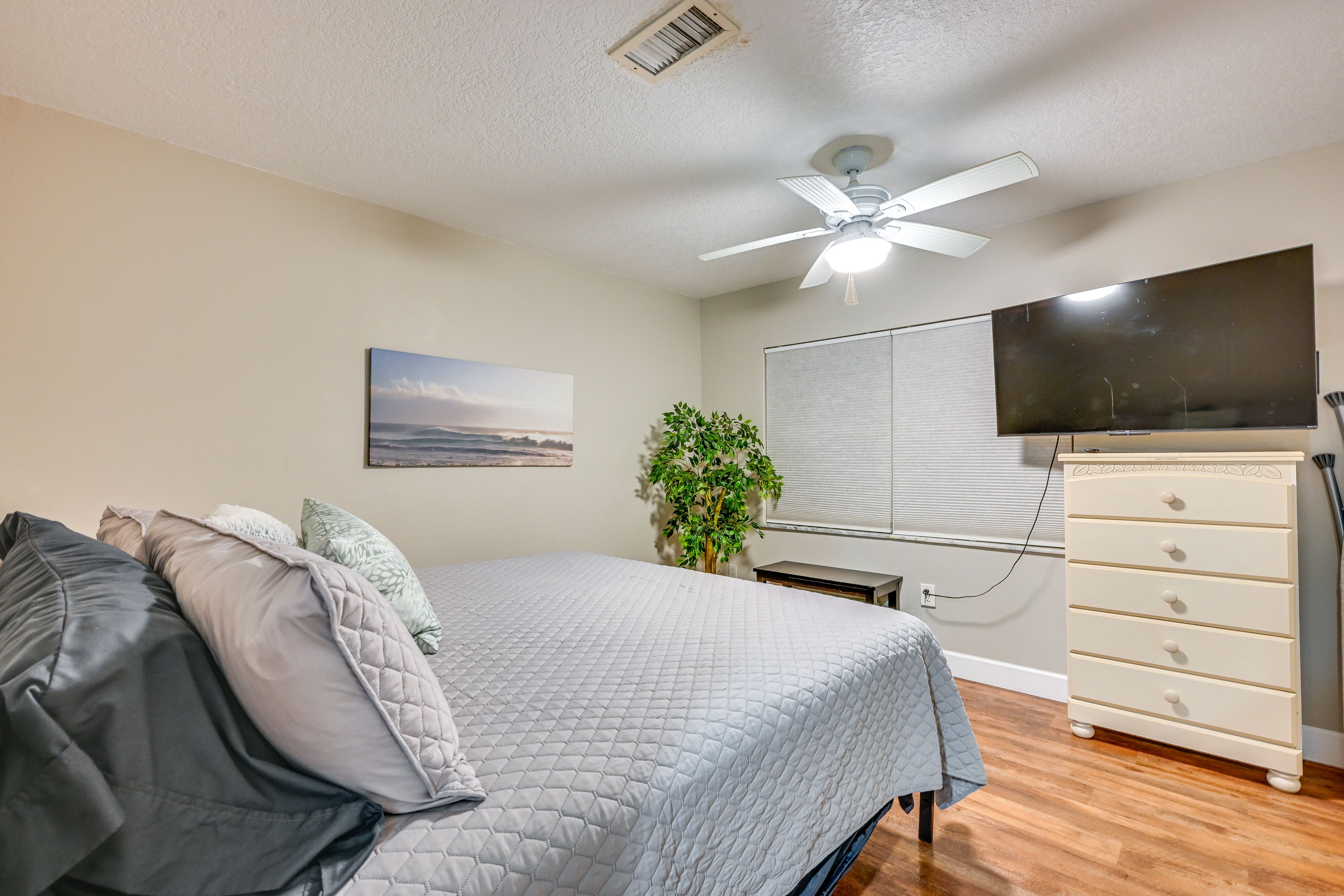 Bedroom 2 | King Bed