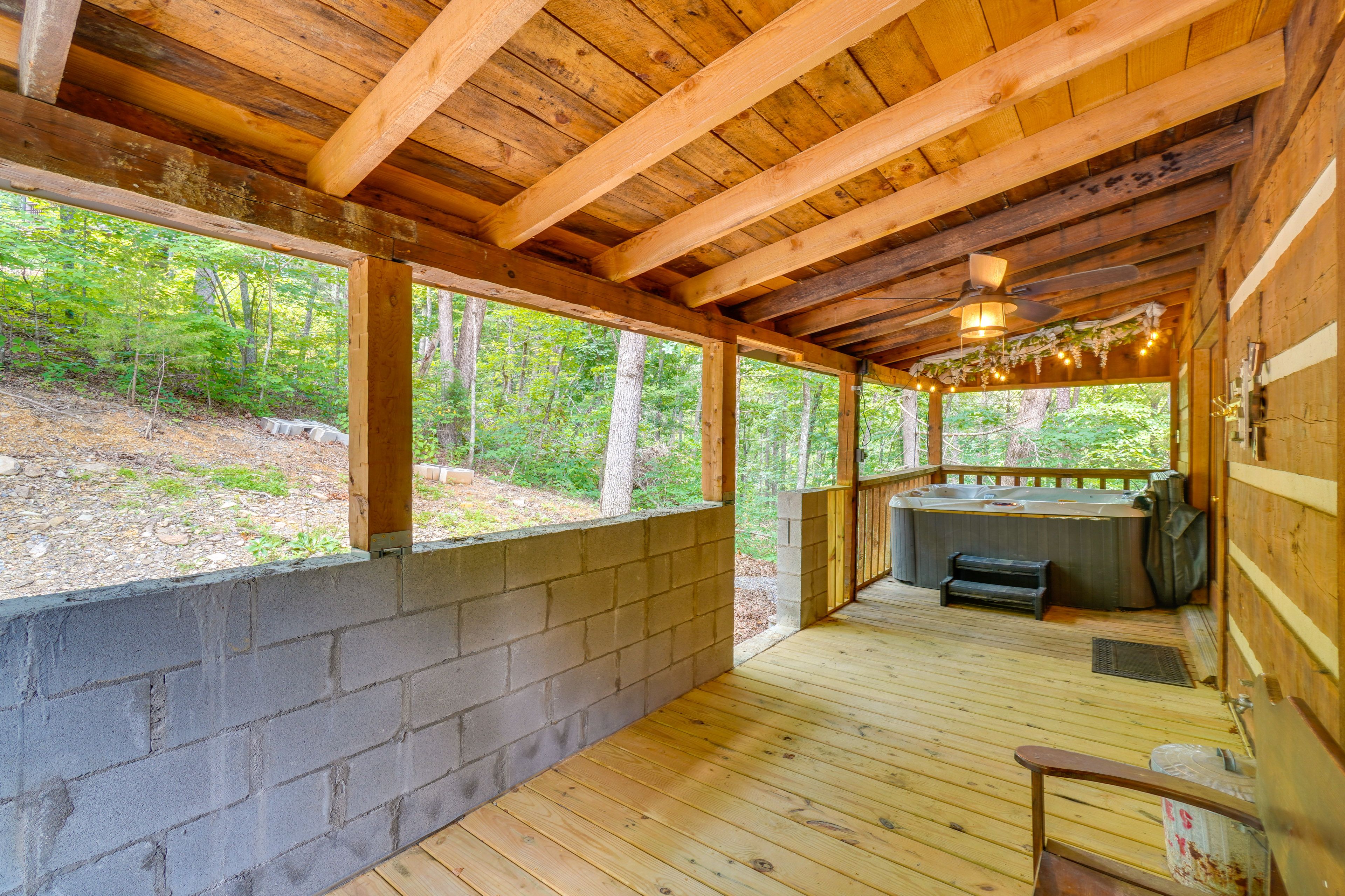Covered Deck | Hot Tub