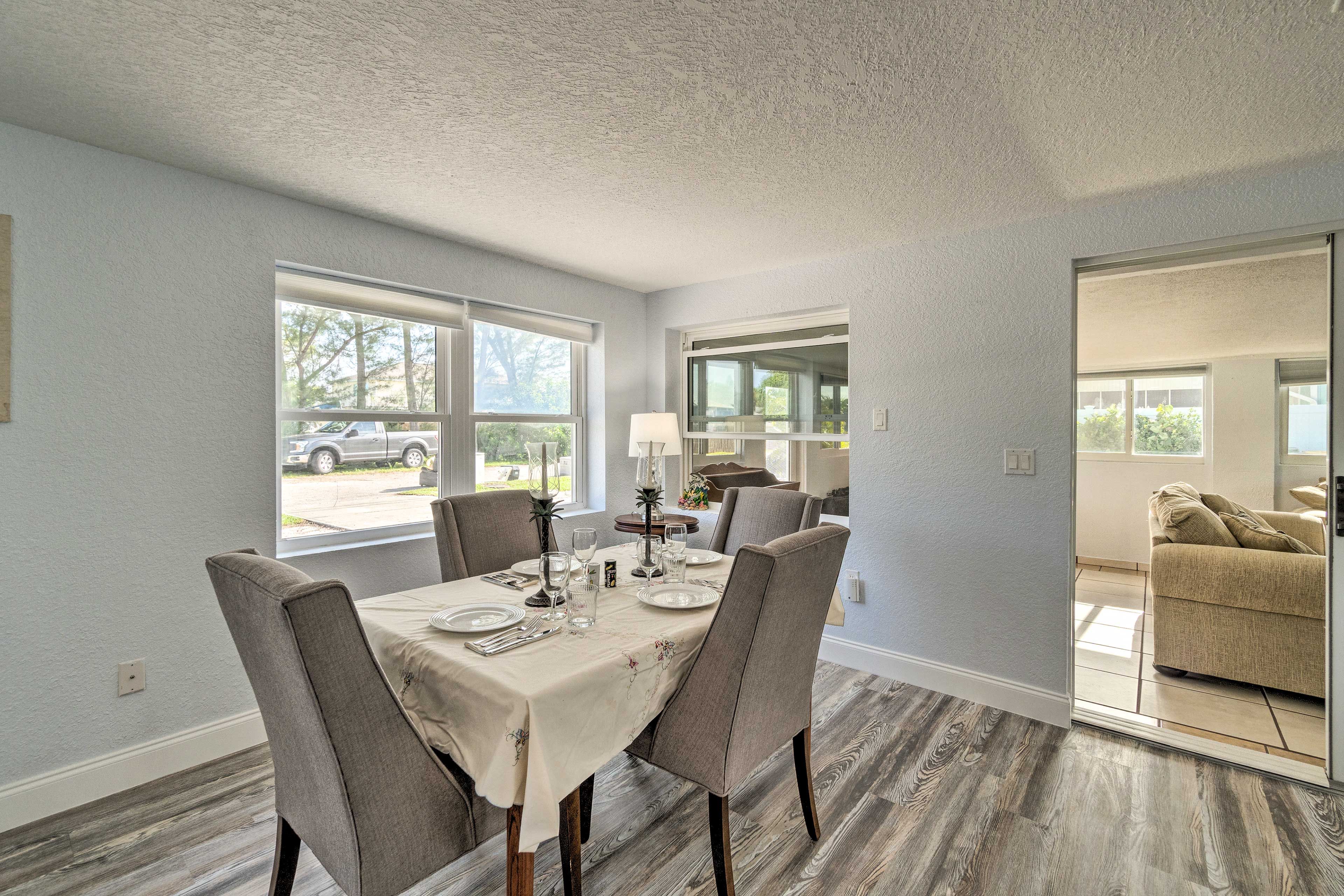 Dining Room | Dishware & Flatware | Fully Equipped Kitchen