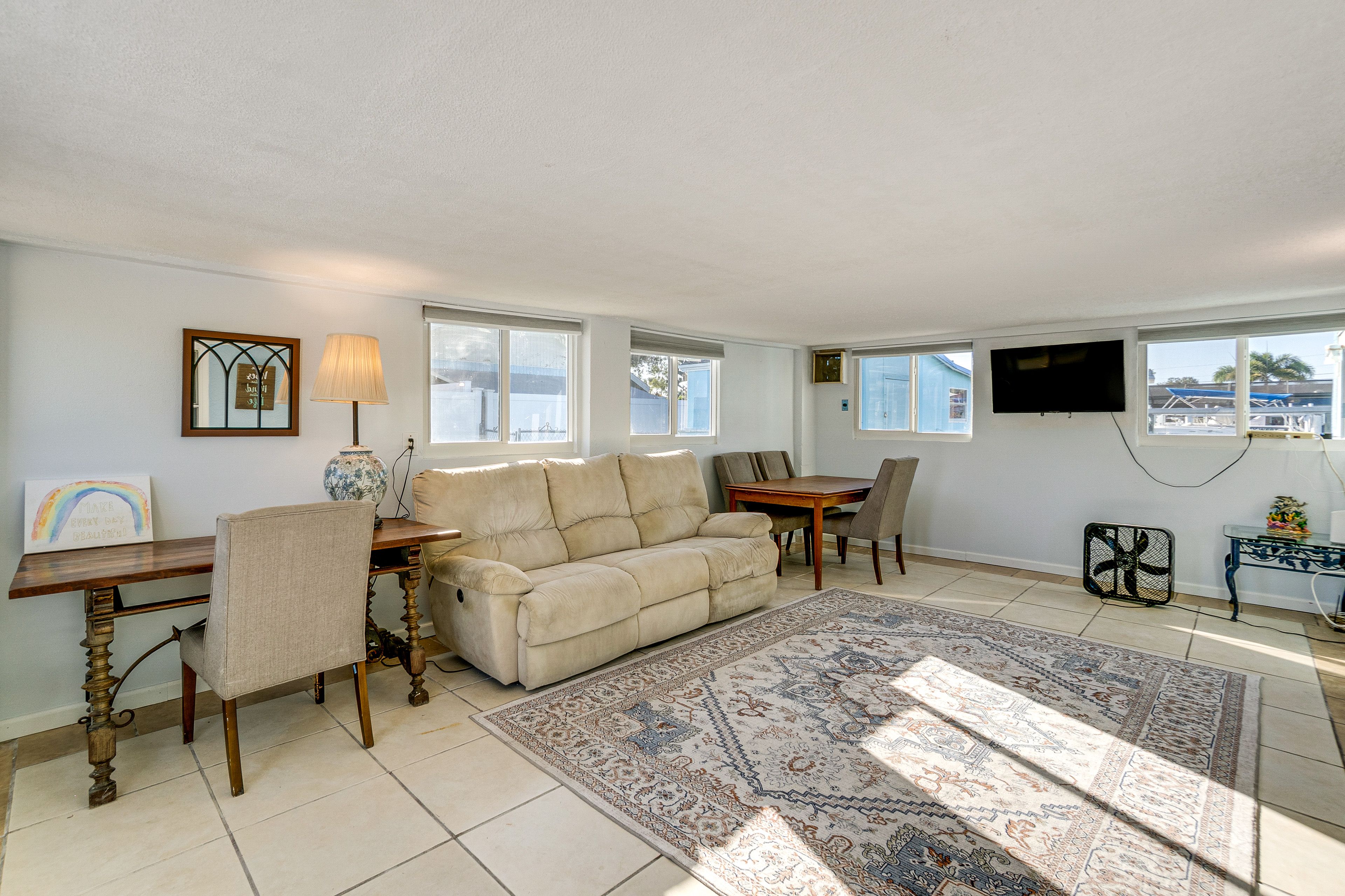 Living Room | 2 Cable TVs | Central Air Conditioning & Heating