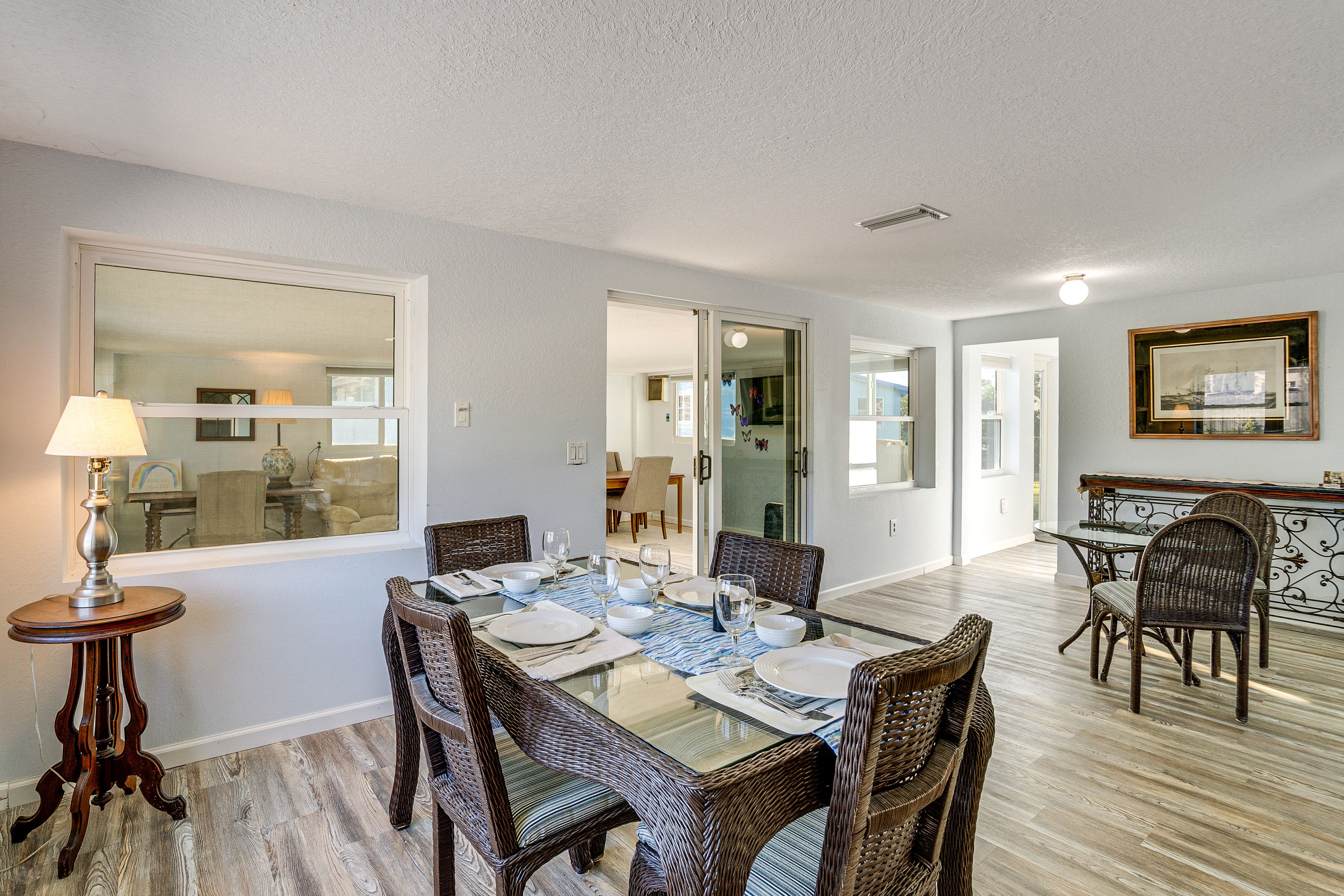 Dining Room | Dishware & Flatware | Fully Equipped Kitchen