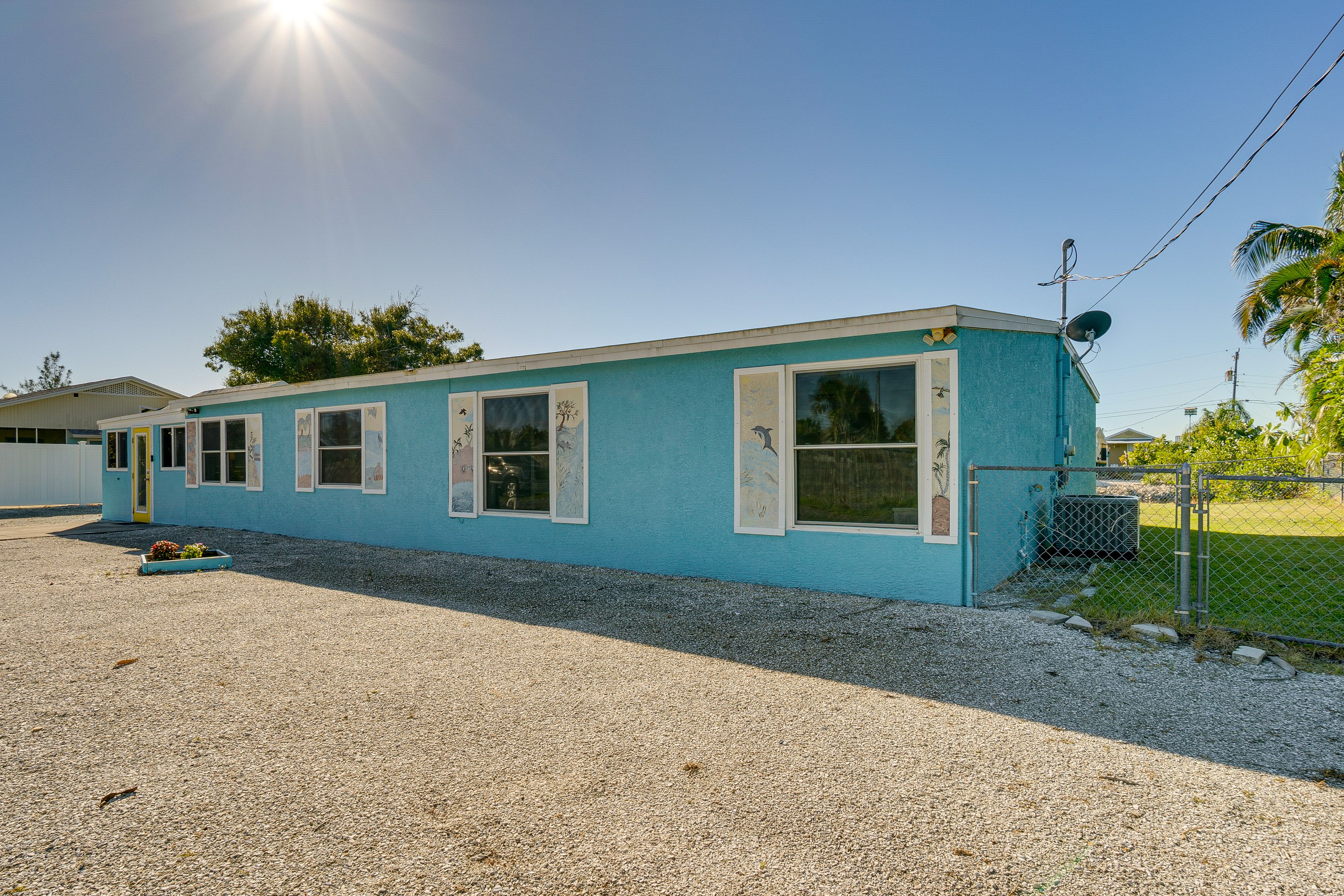 Home Exterior | Parking | Driveway (2 Vehicles)