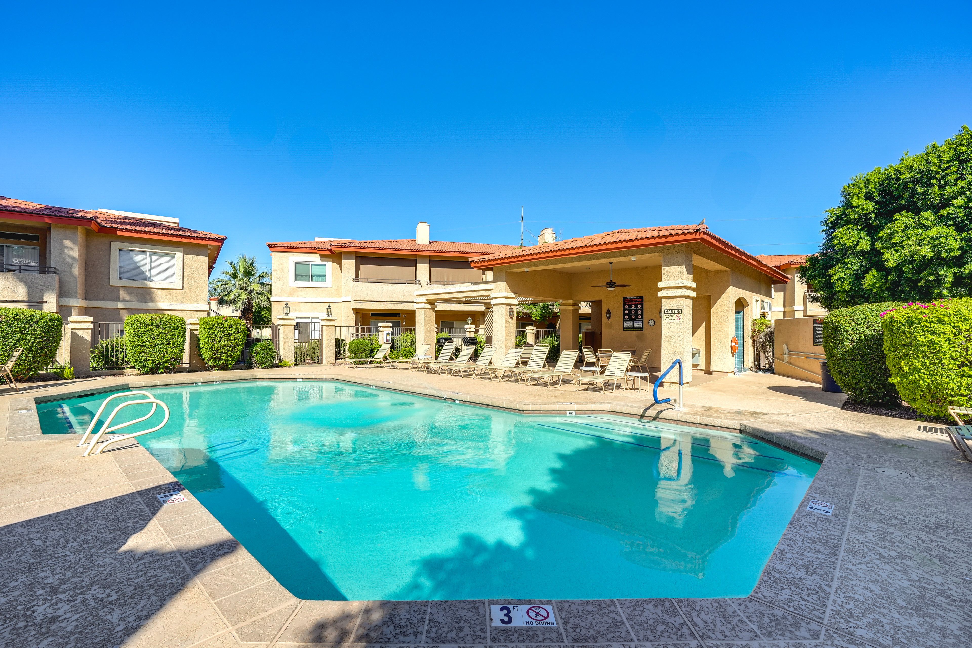Pointe Resort Condominiums at Tapatio Cliffs | Community Amenities | Pool