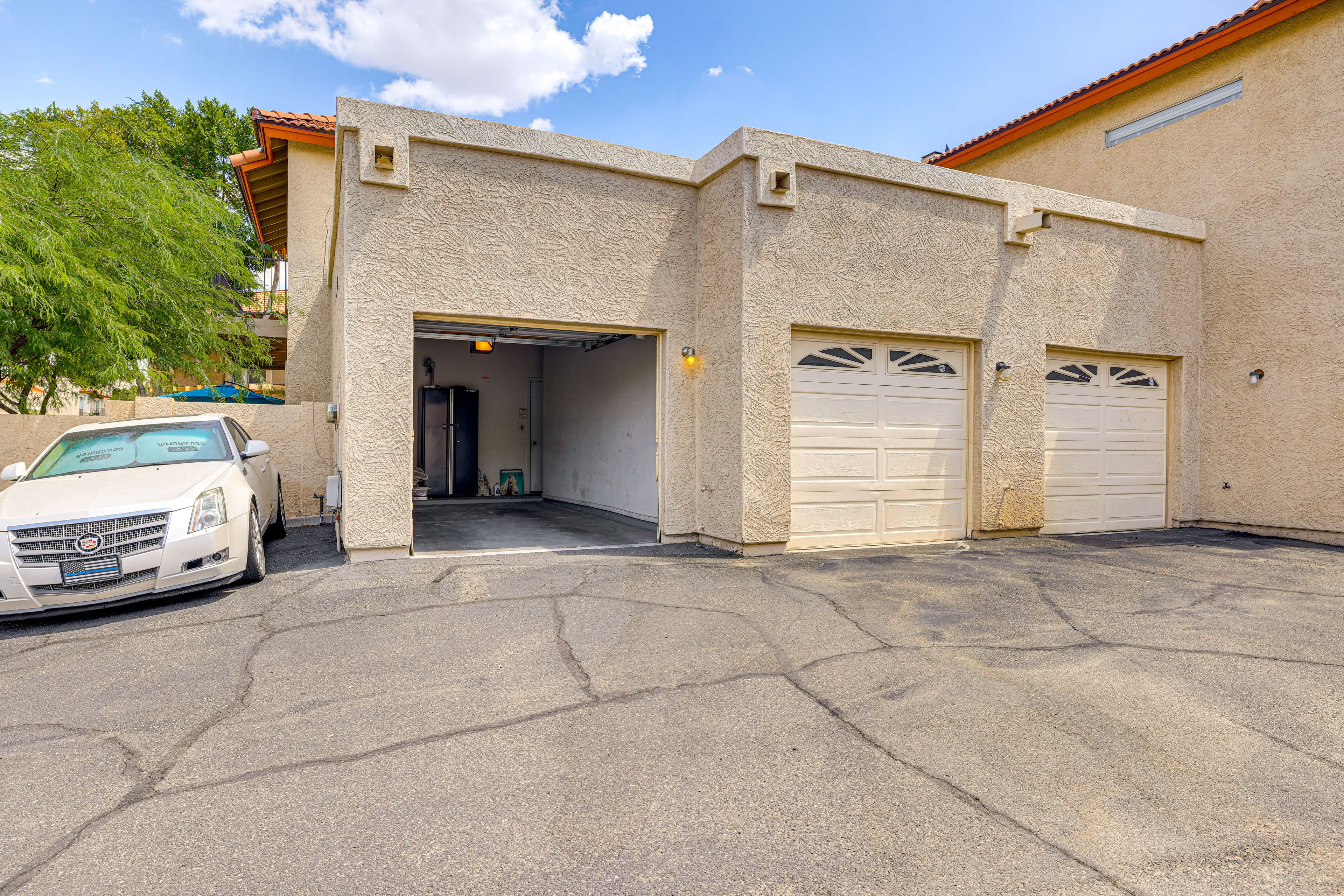 Parking | Garage (1 Vehicle) | Additional Community Lot Parking