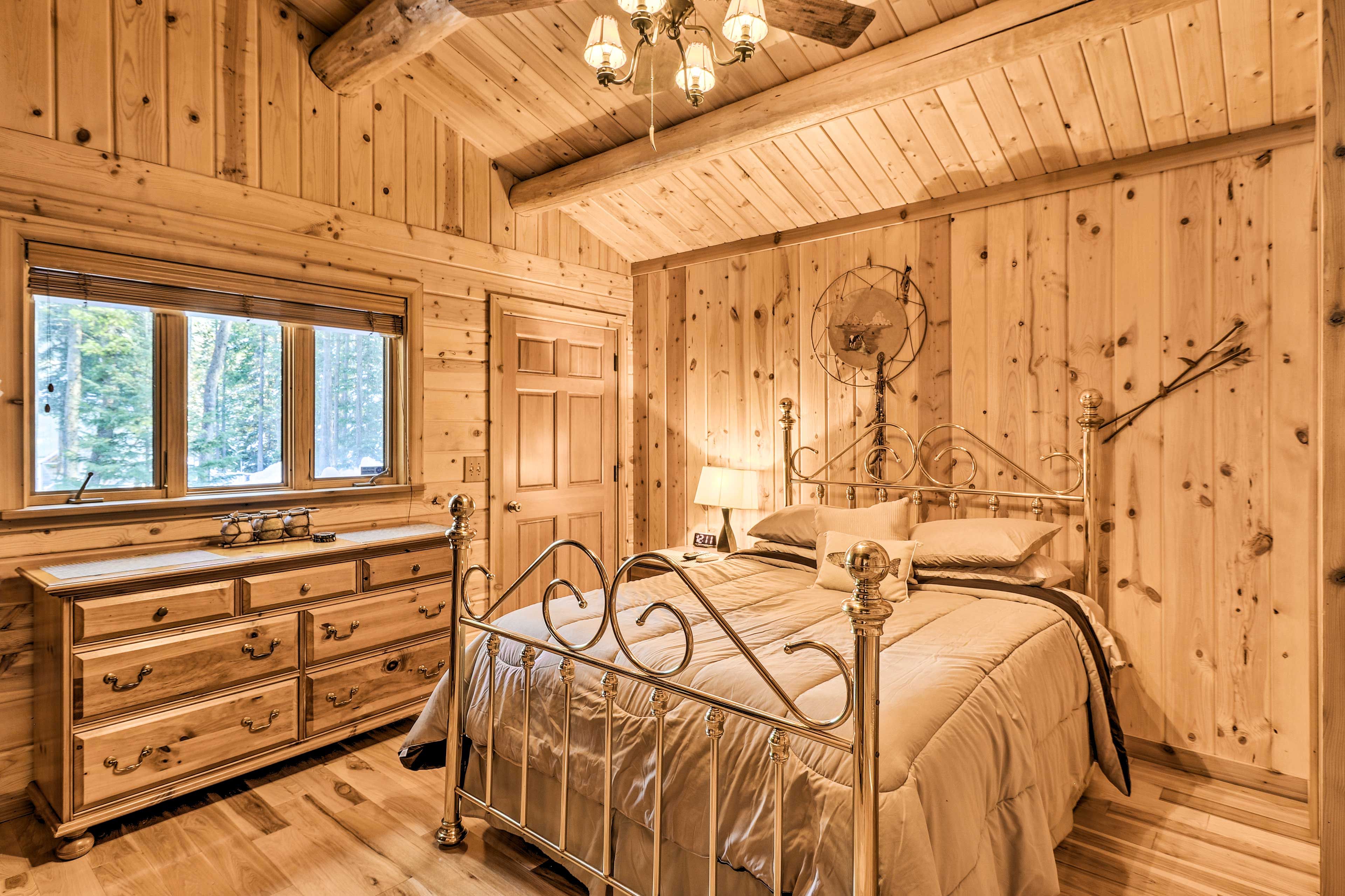 Bedroom 1 | Queen Bed | Linens Provided