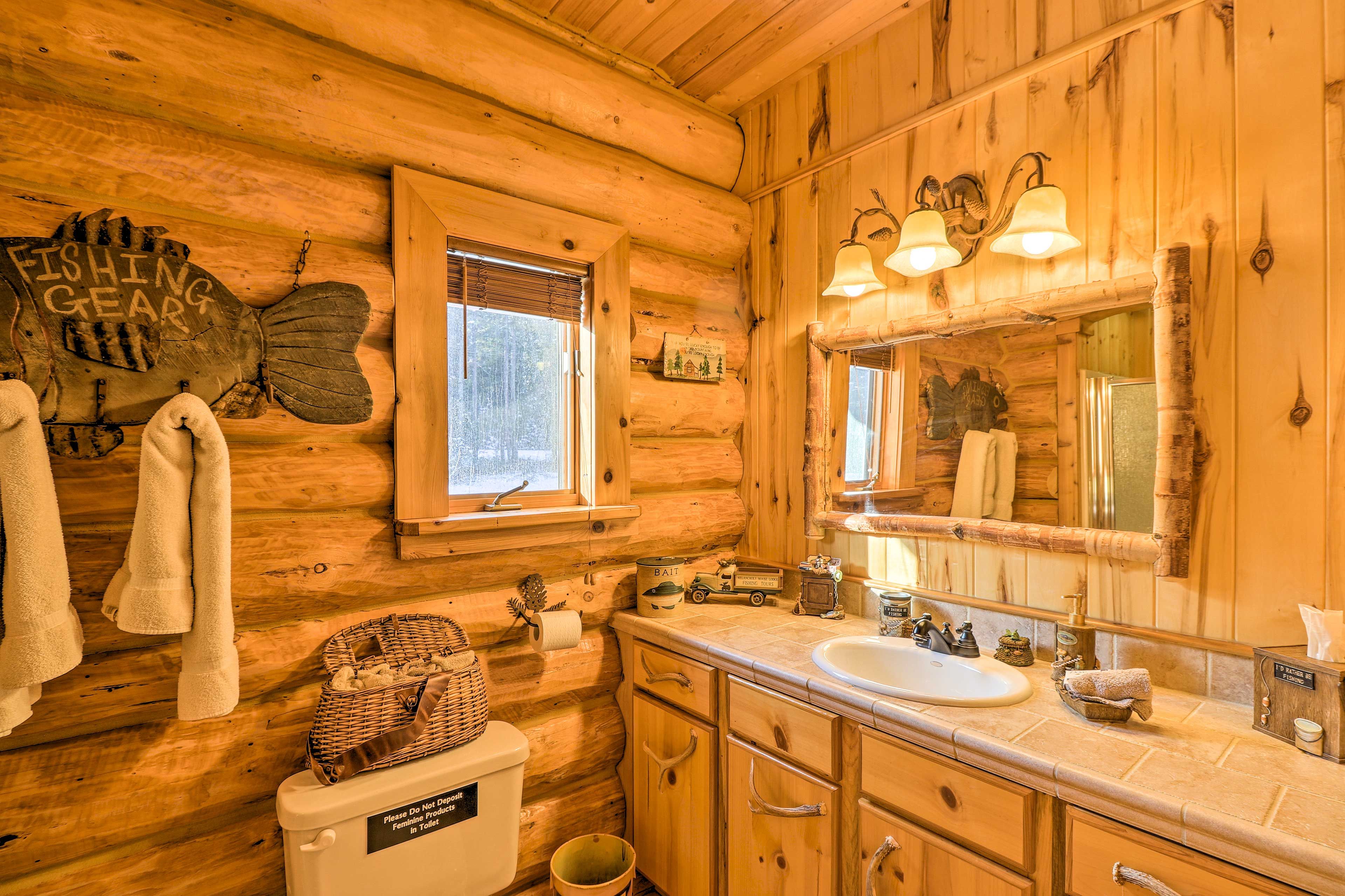 Full Bathroom | Towels Provided