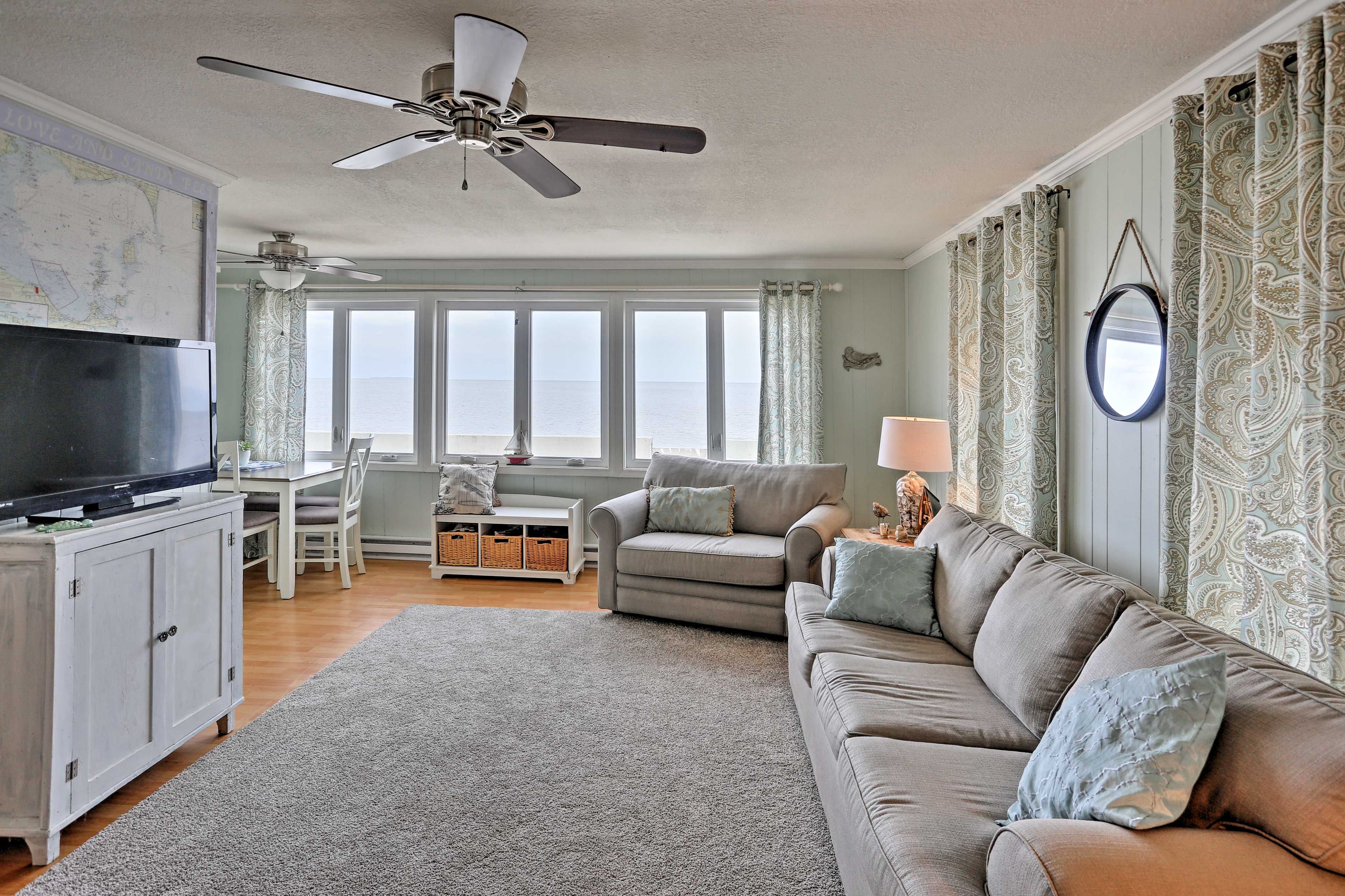 Oak Harbor Vacation Rental | 2BR | 1BA | 680 Sq Ft | Steps to Enter