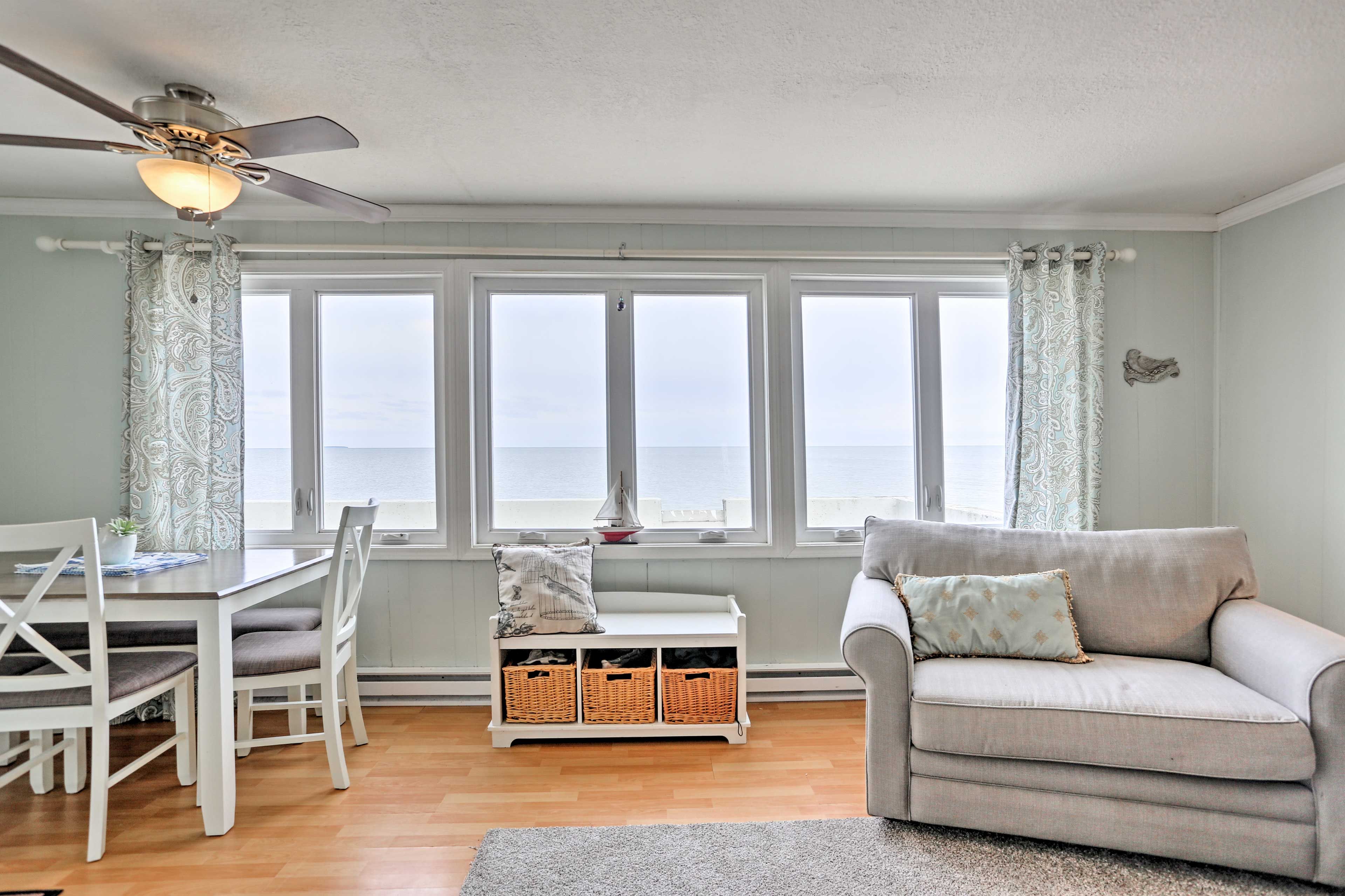 Living Room | Sleeper Sofa | Central A/C | Free WiFi | DVD Player