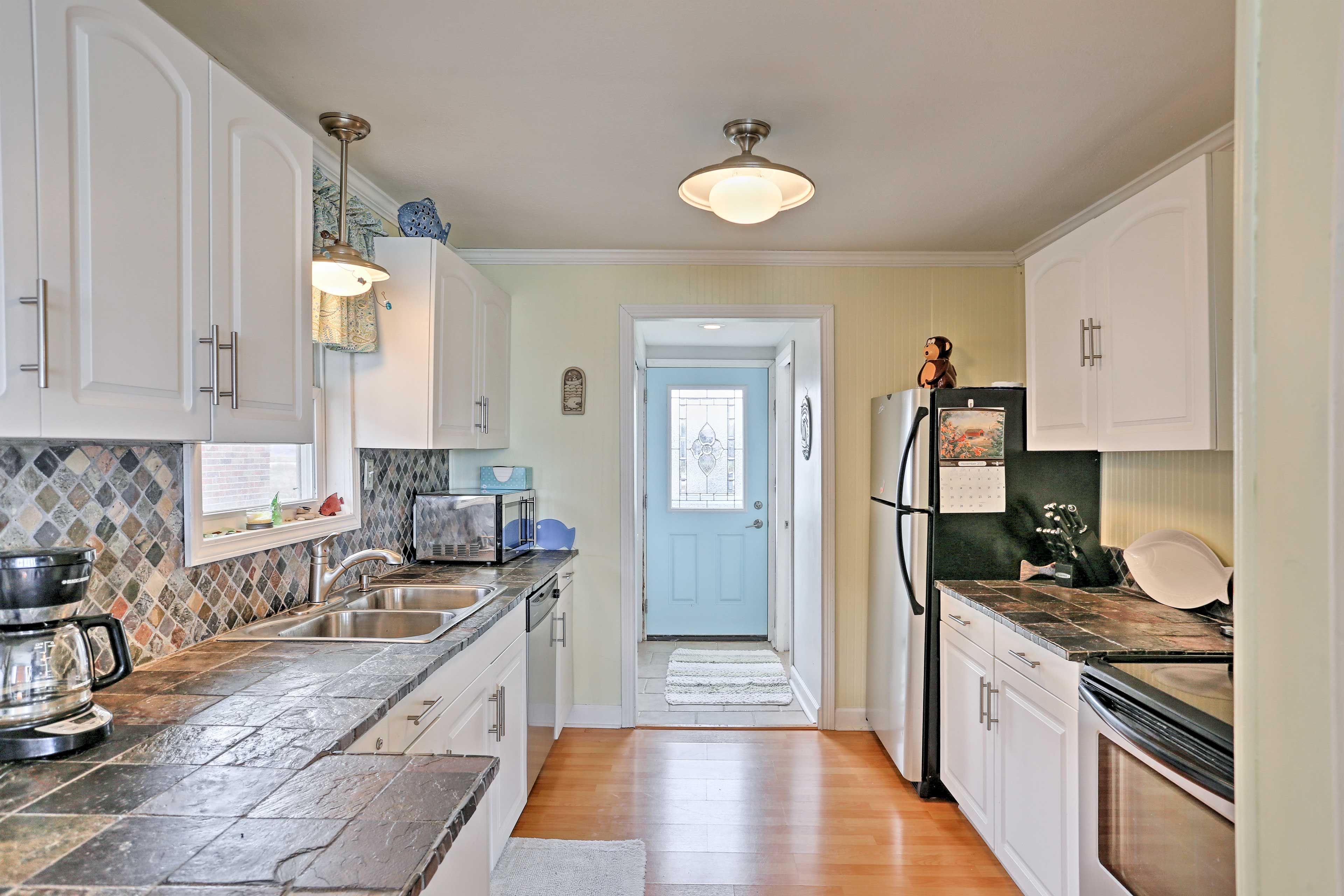 Kitchen | Crockpot | Coffee Maker | Knife Set