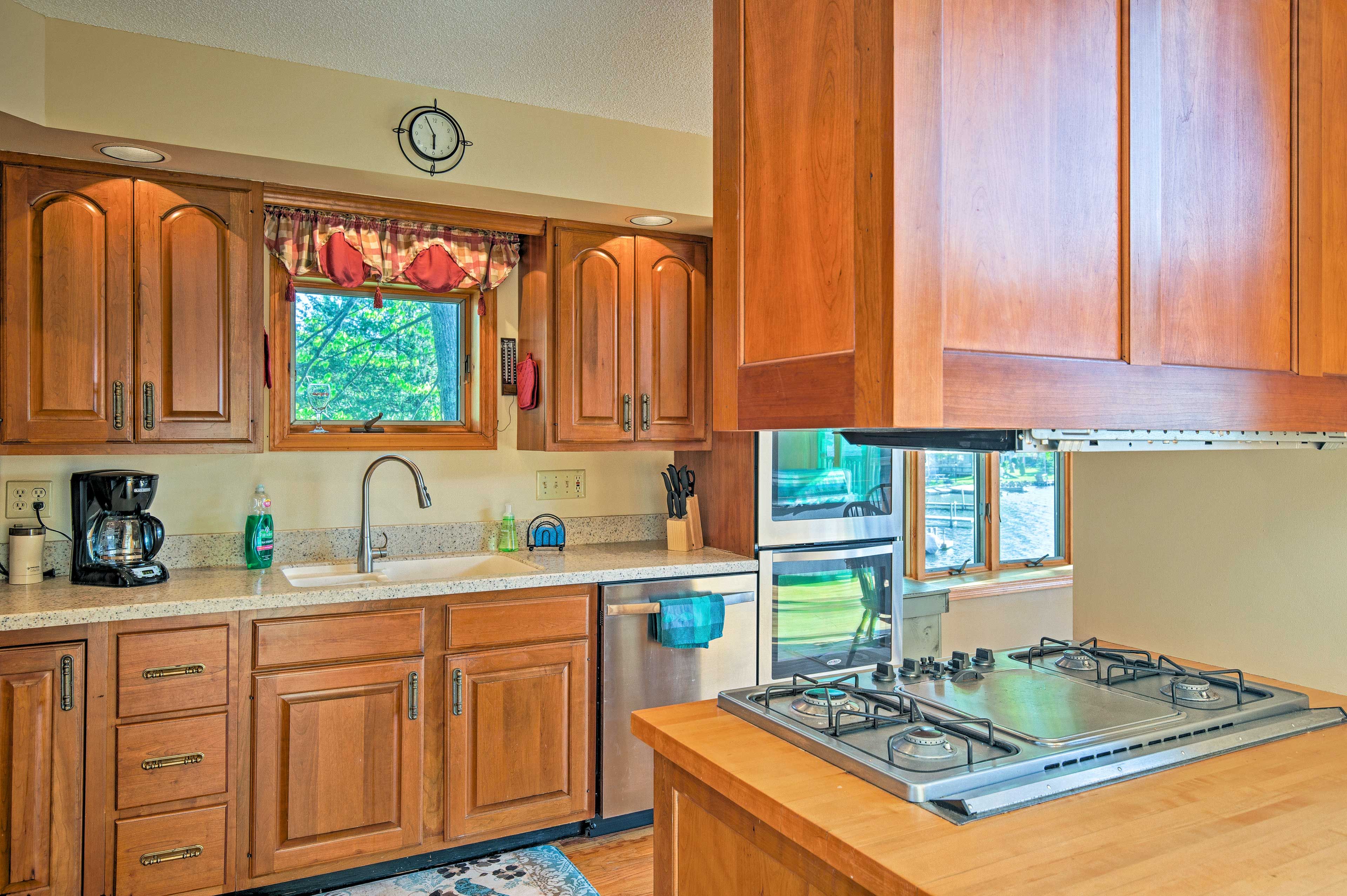 Kitchen | Crockpot | Coffee Maker & Grinder |Toaster | Trash Bags