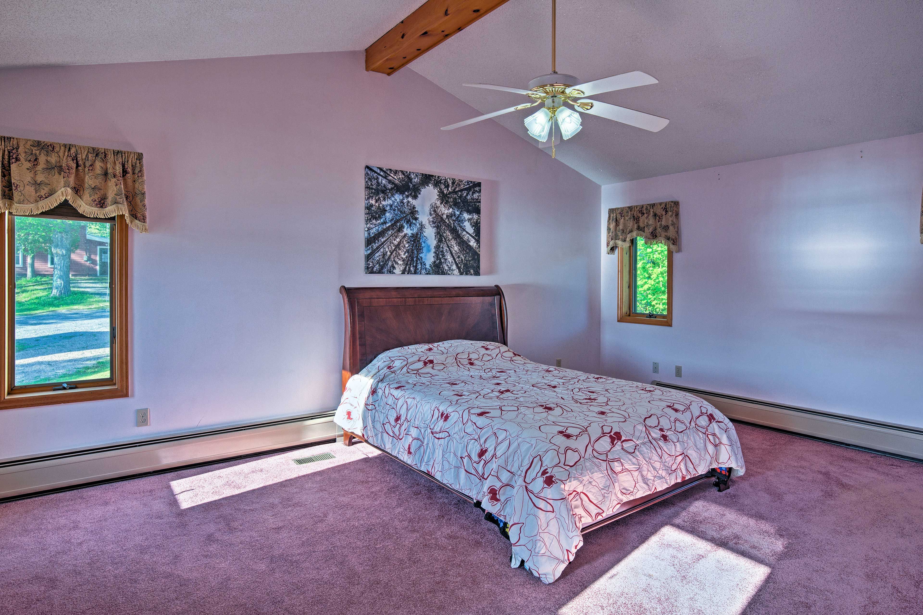 Bedroom 1 | Queen Bed
