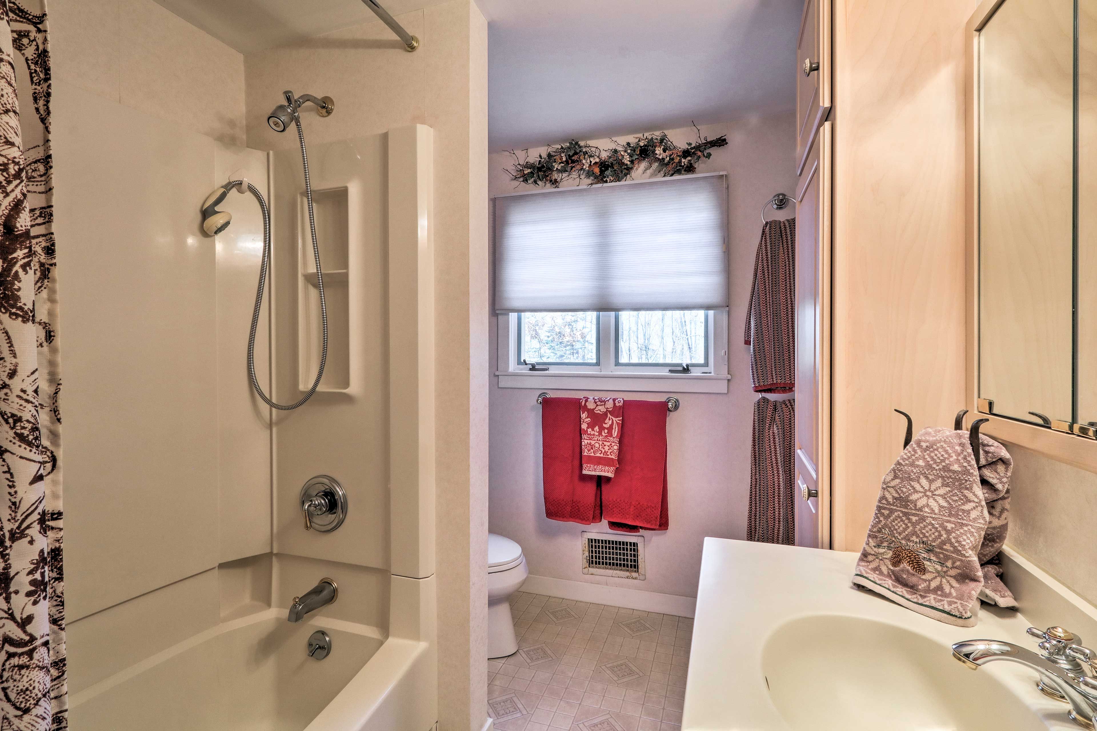 Full Bathroom | Linens & Towels