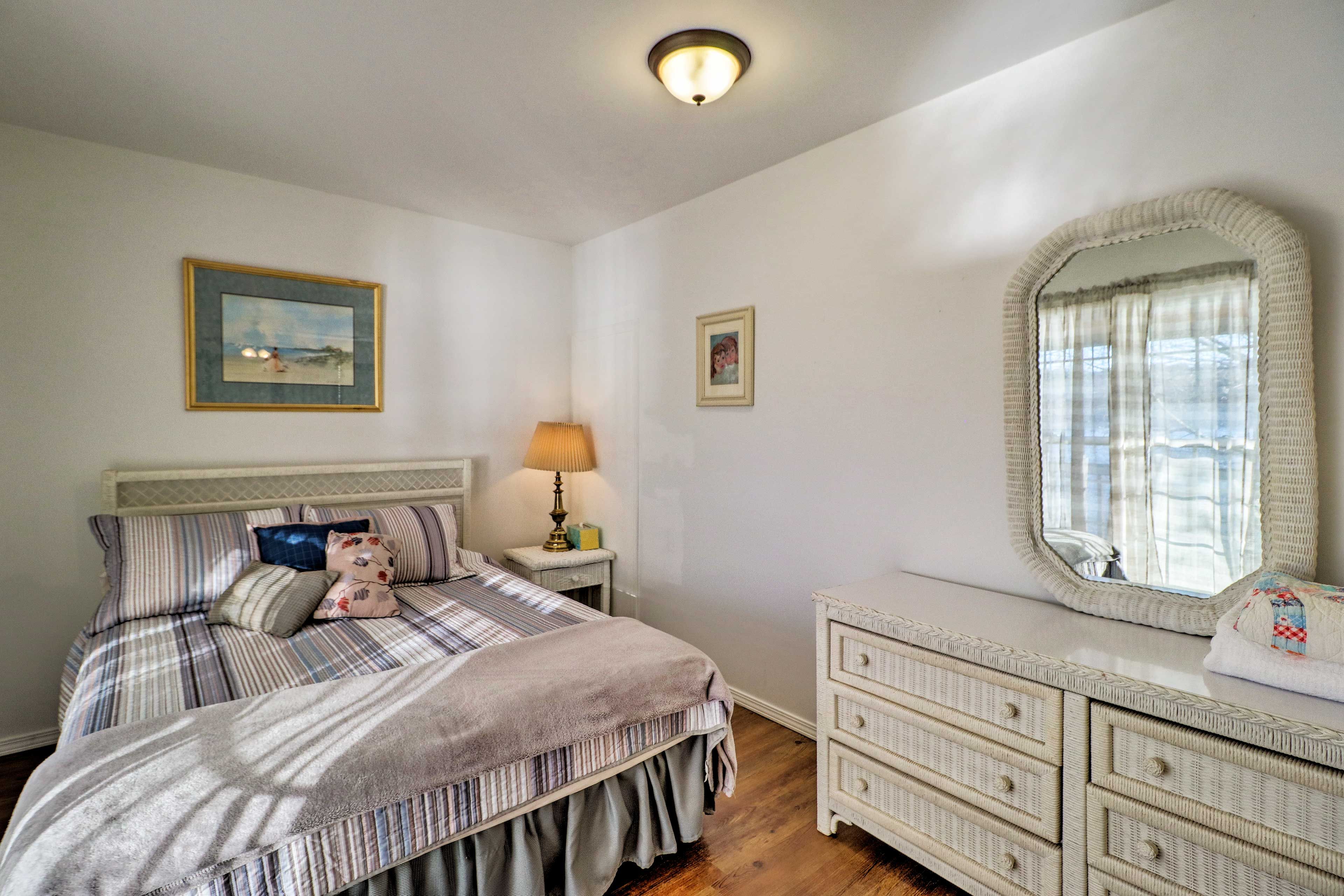 Bedroom 2 | Queen Bed