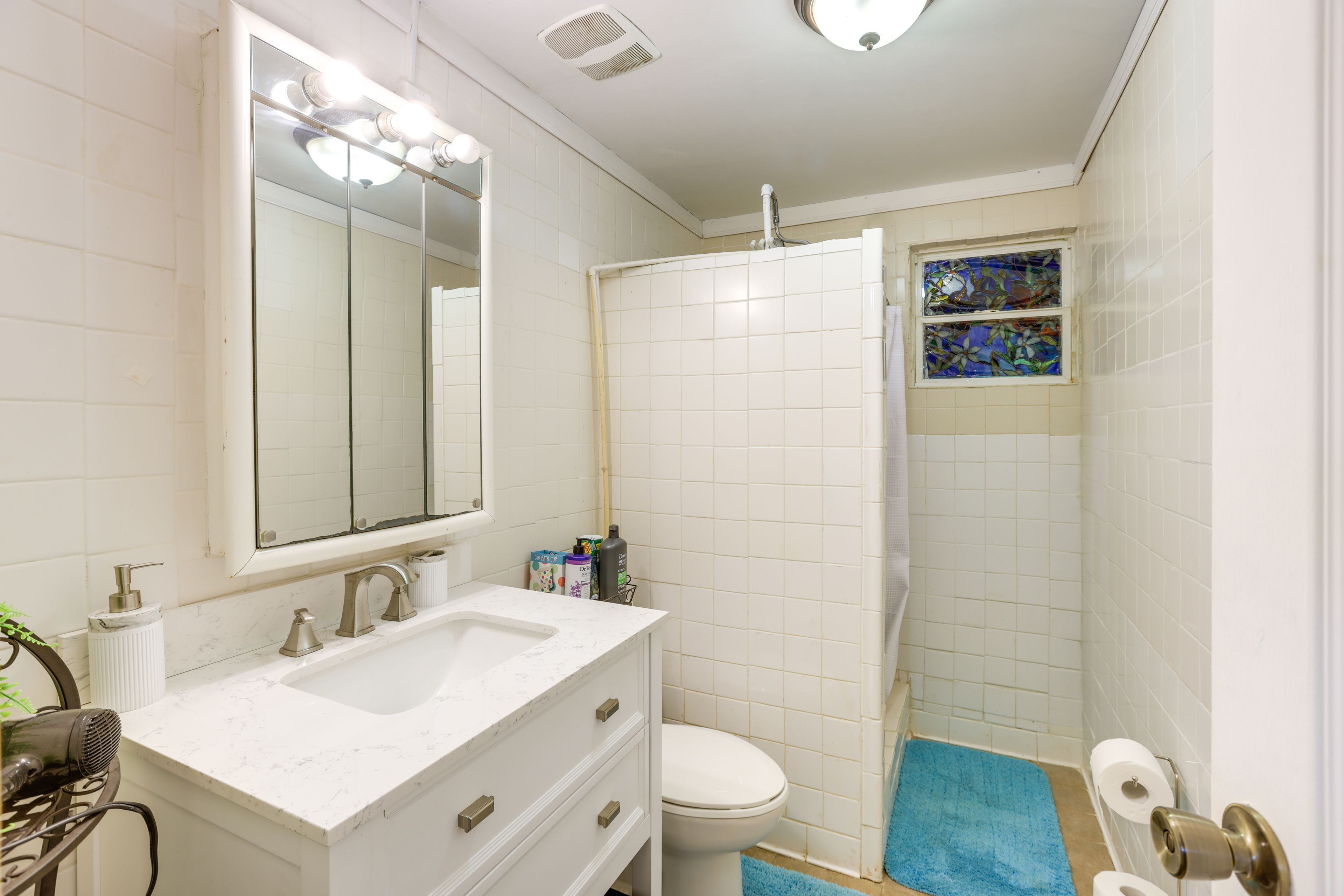 Full Bathroom | Linens & Towels | Complimentary Toiletries