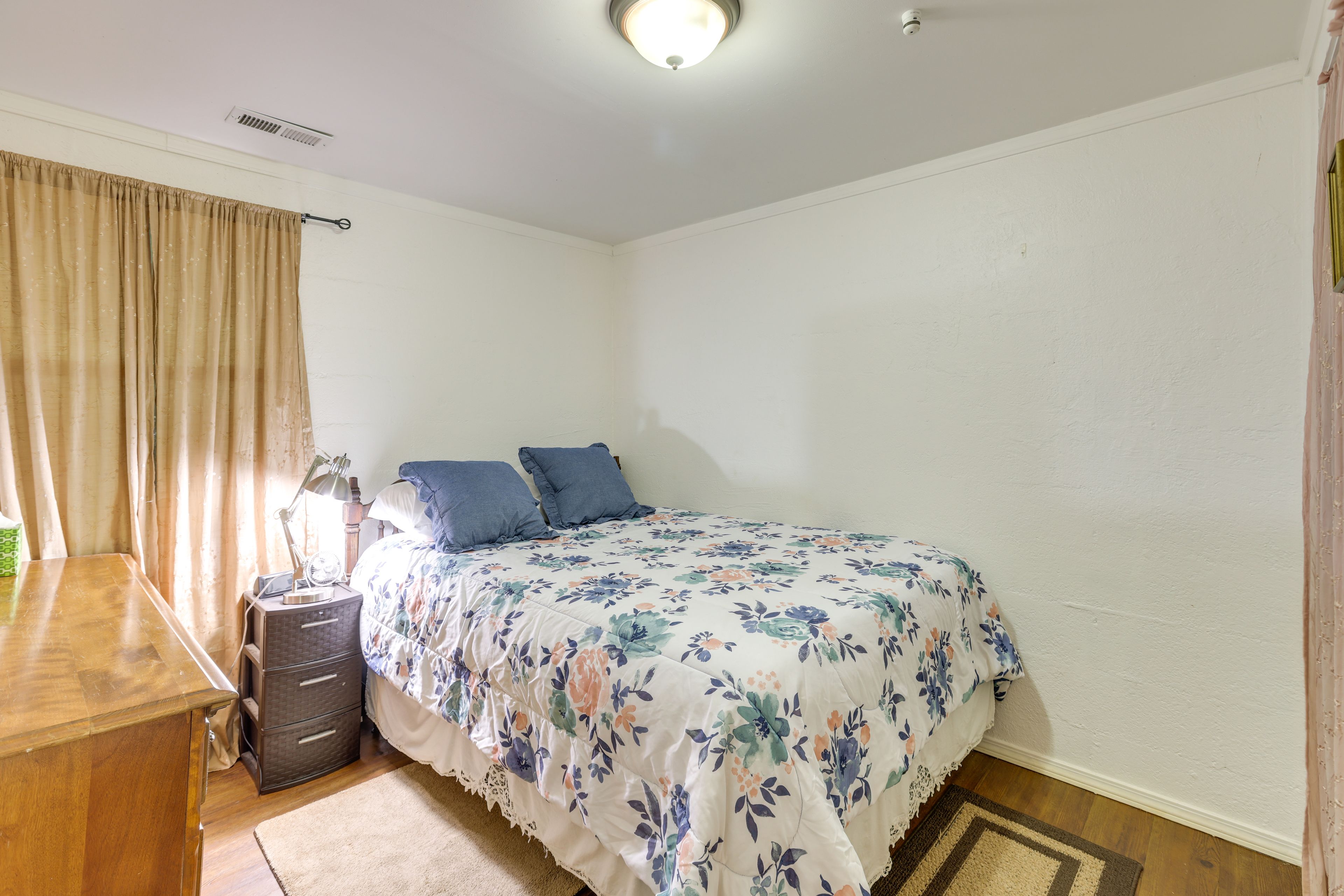 Bedroom 3 | Queen Bed