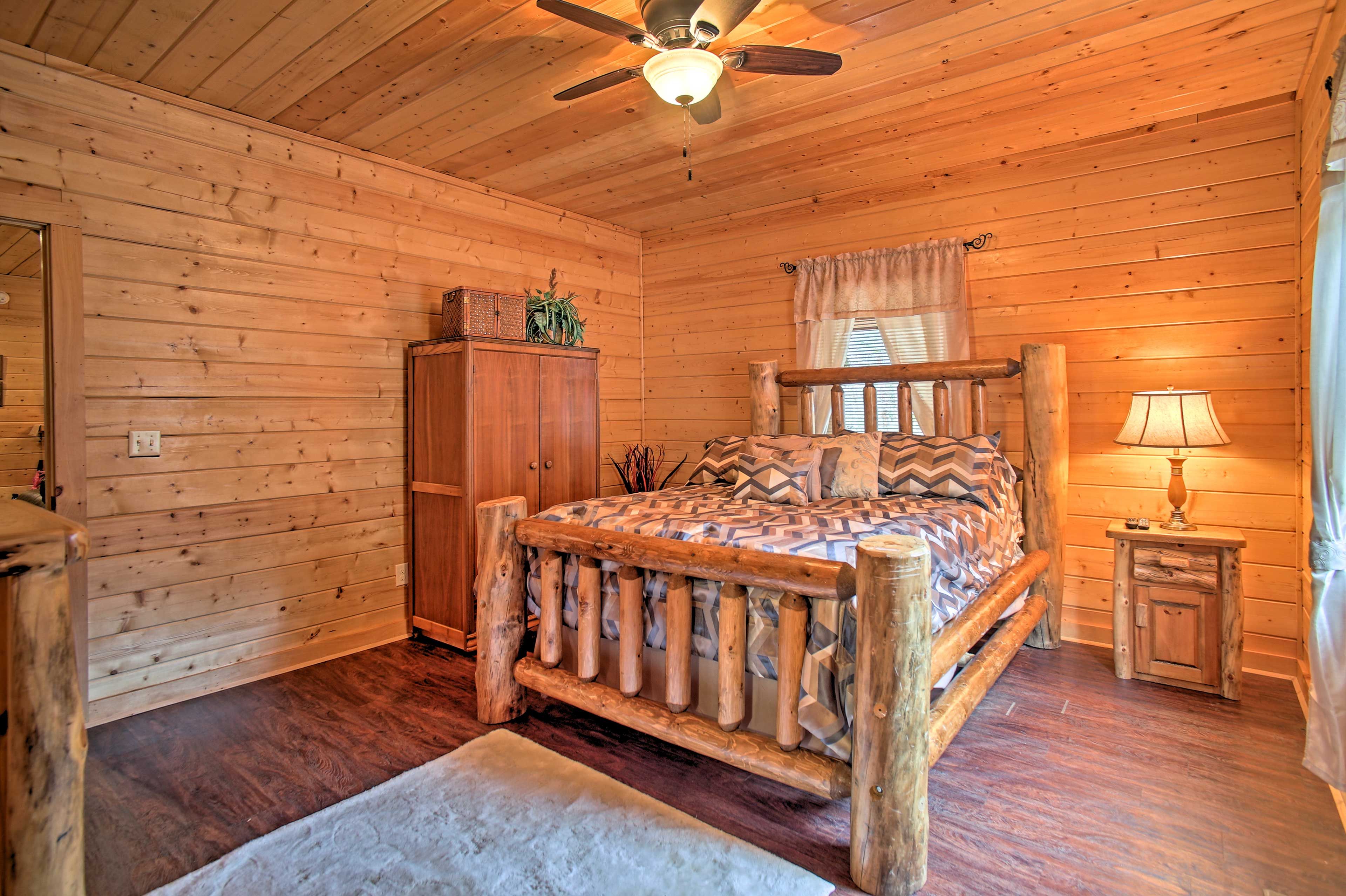 Bedroom 2 | Queen Bed | 1st Floor