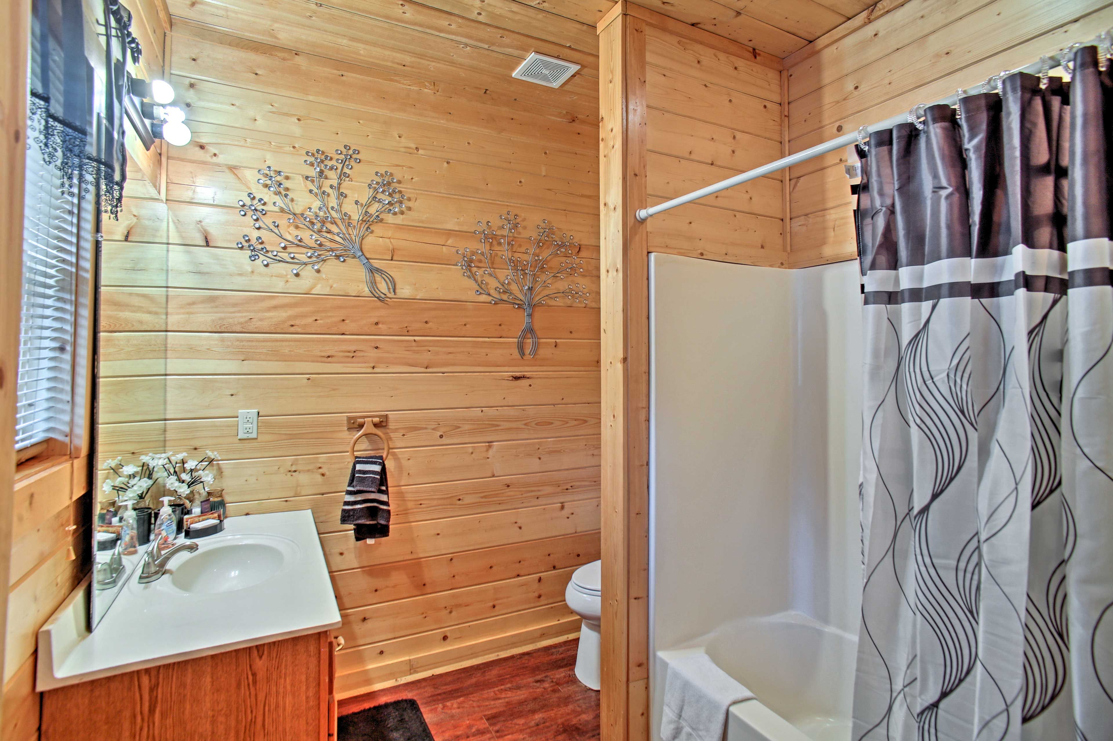 Full Bathroom | 1st Floor