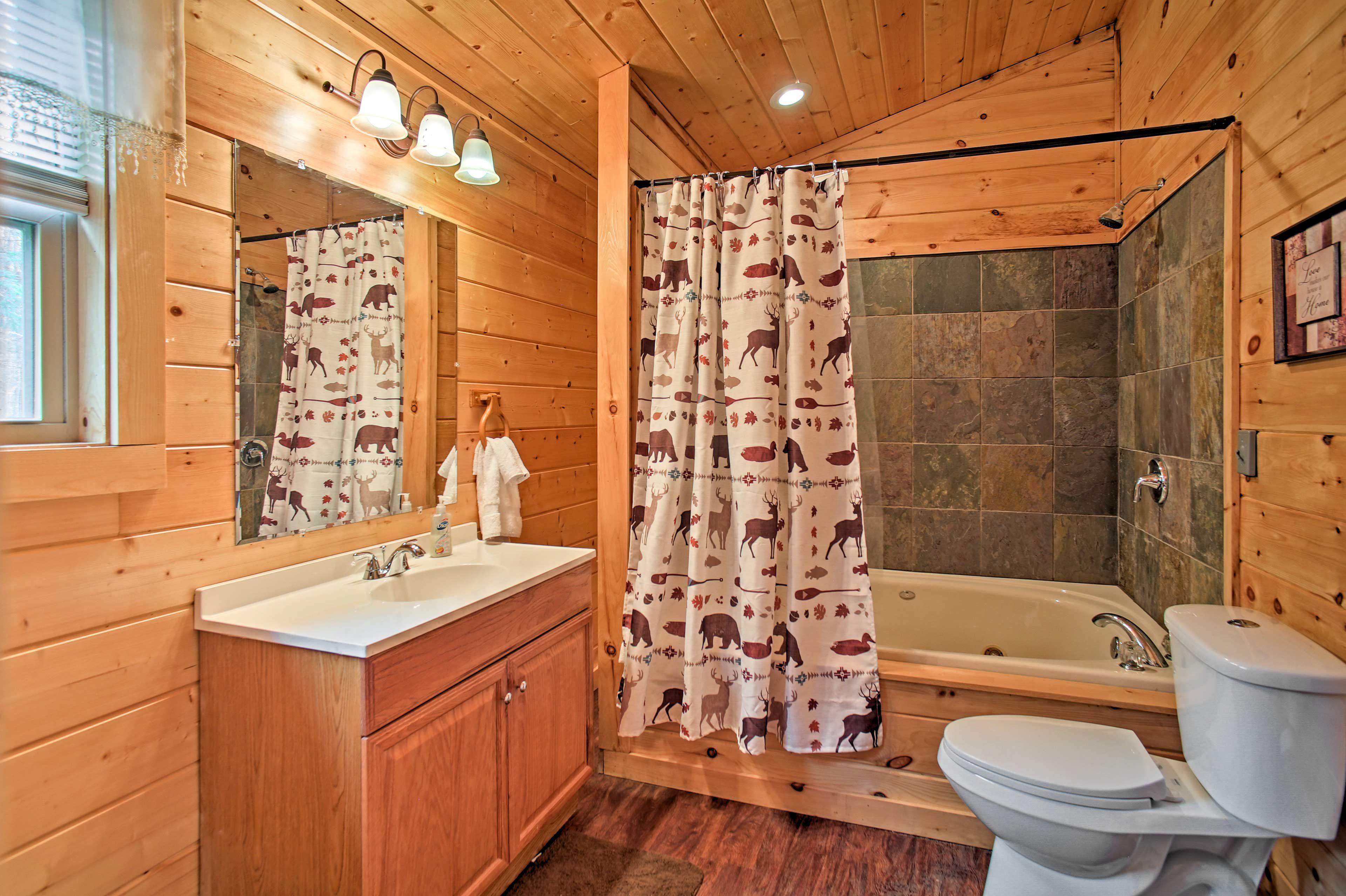 Full Bathroom | 2nd Floor