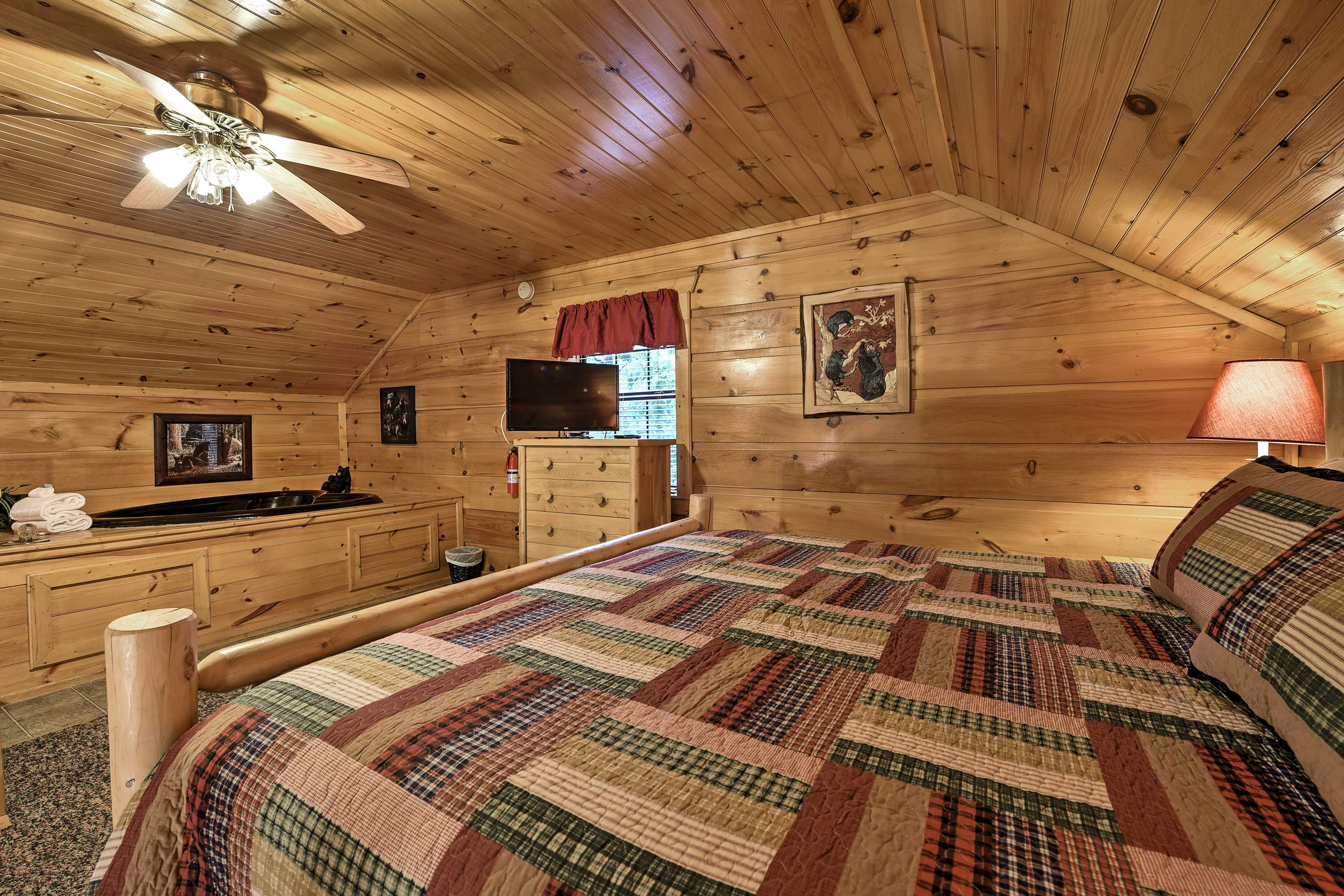 Lofted Bedroom | Heart-Shaped Jacuzzi