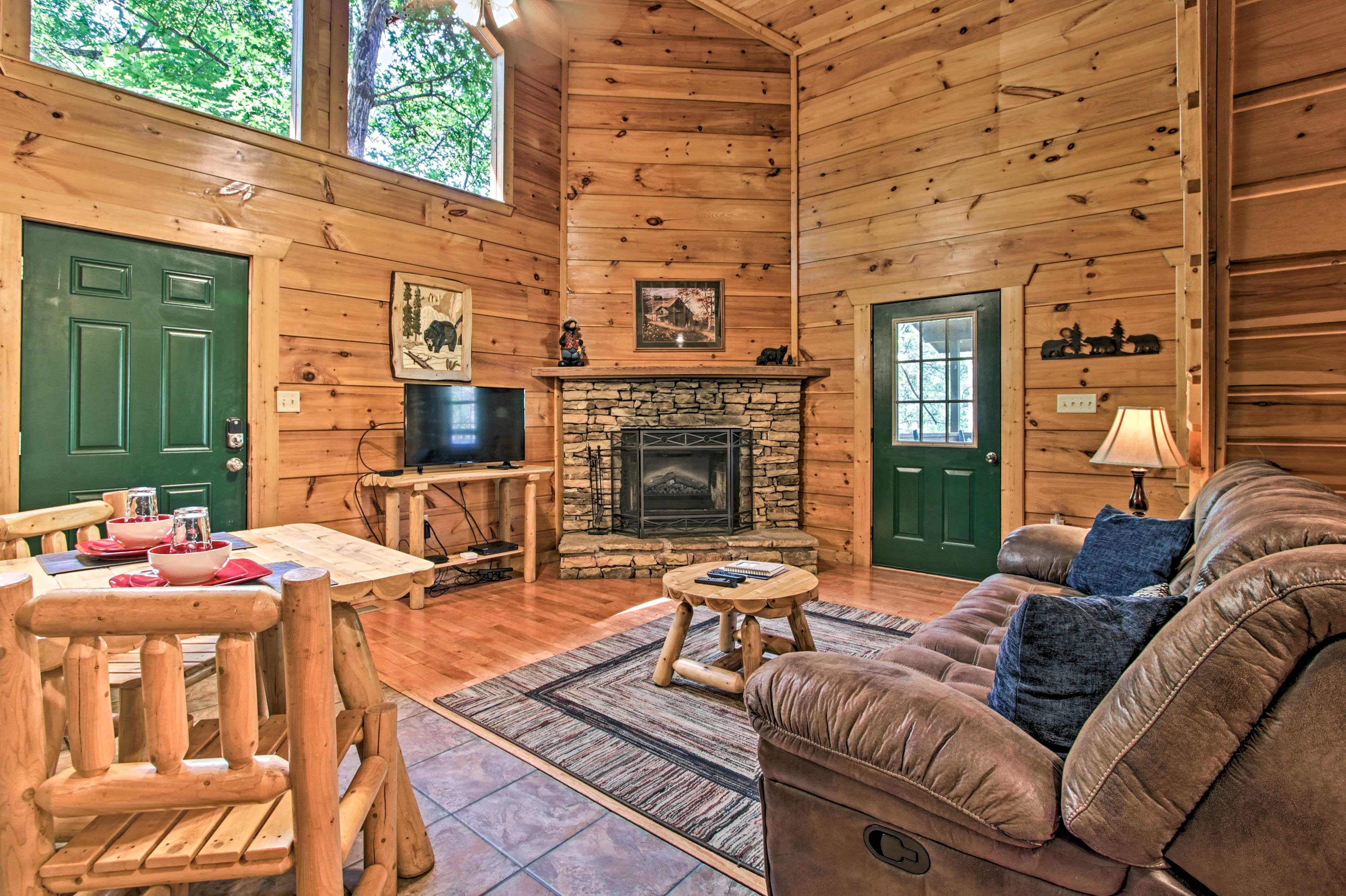 Living Room | Leather Recliner | Cable TV